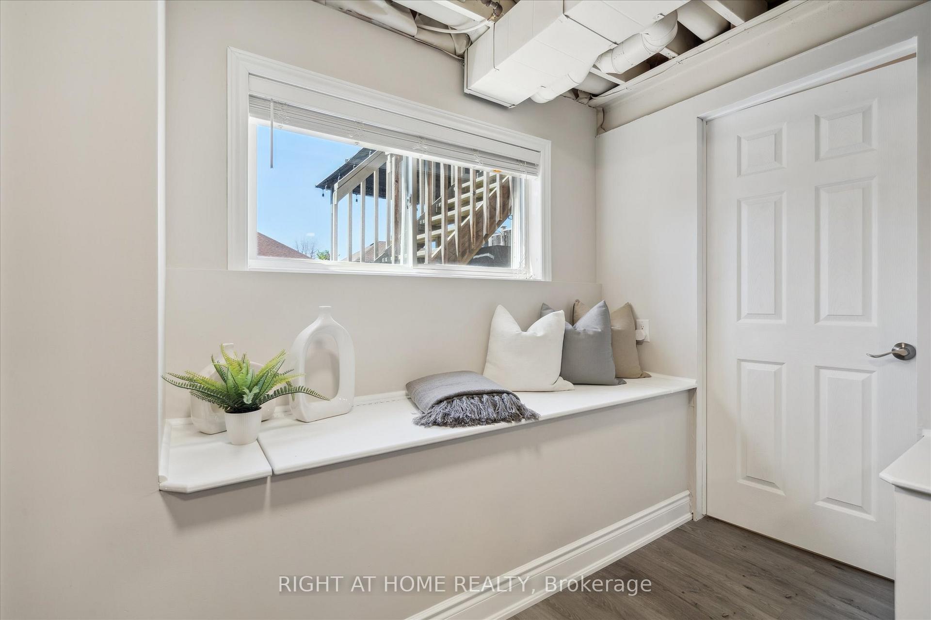 Photo 26 of 668 Blythwood Square, Oshawa, Samac — HOMEH