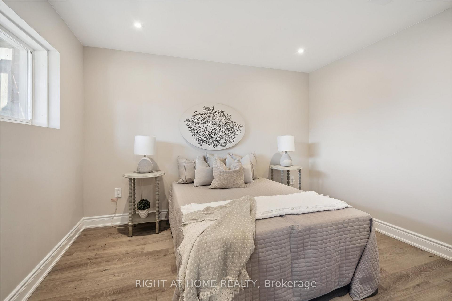 Photo 28 of 668 Blythwood Square, Oshawa, Samac — HOMEH