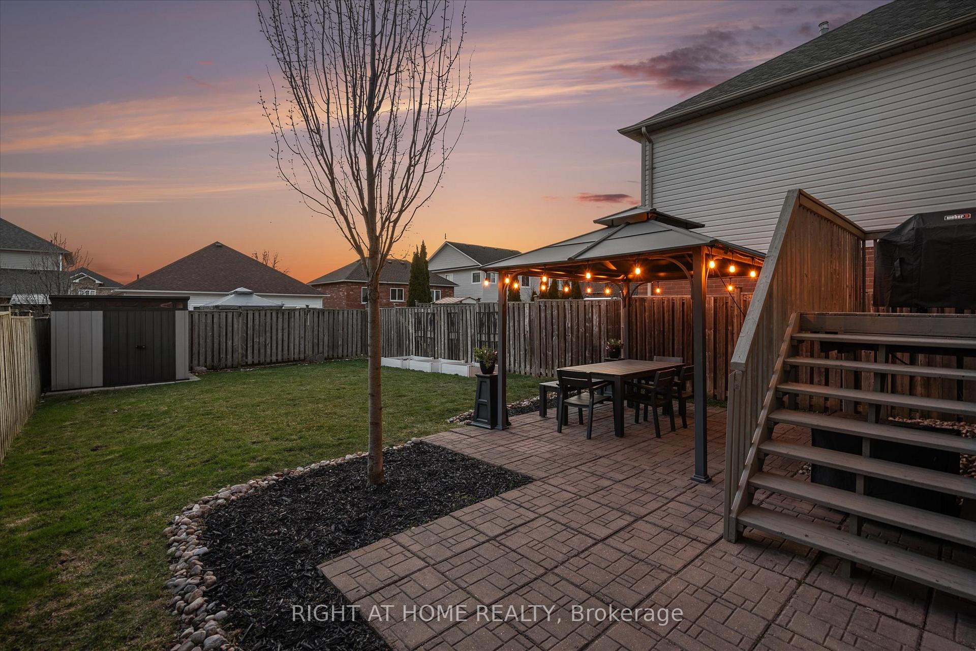 Photo 30 of 668 Blythwood Square, Oshawa, Samac — HOMEH