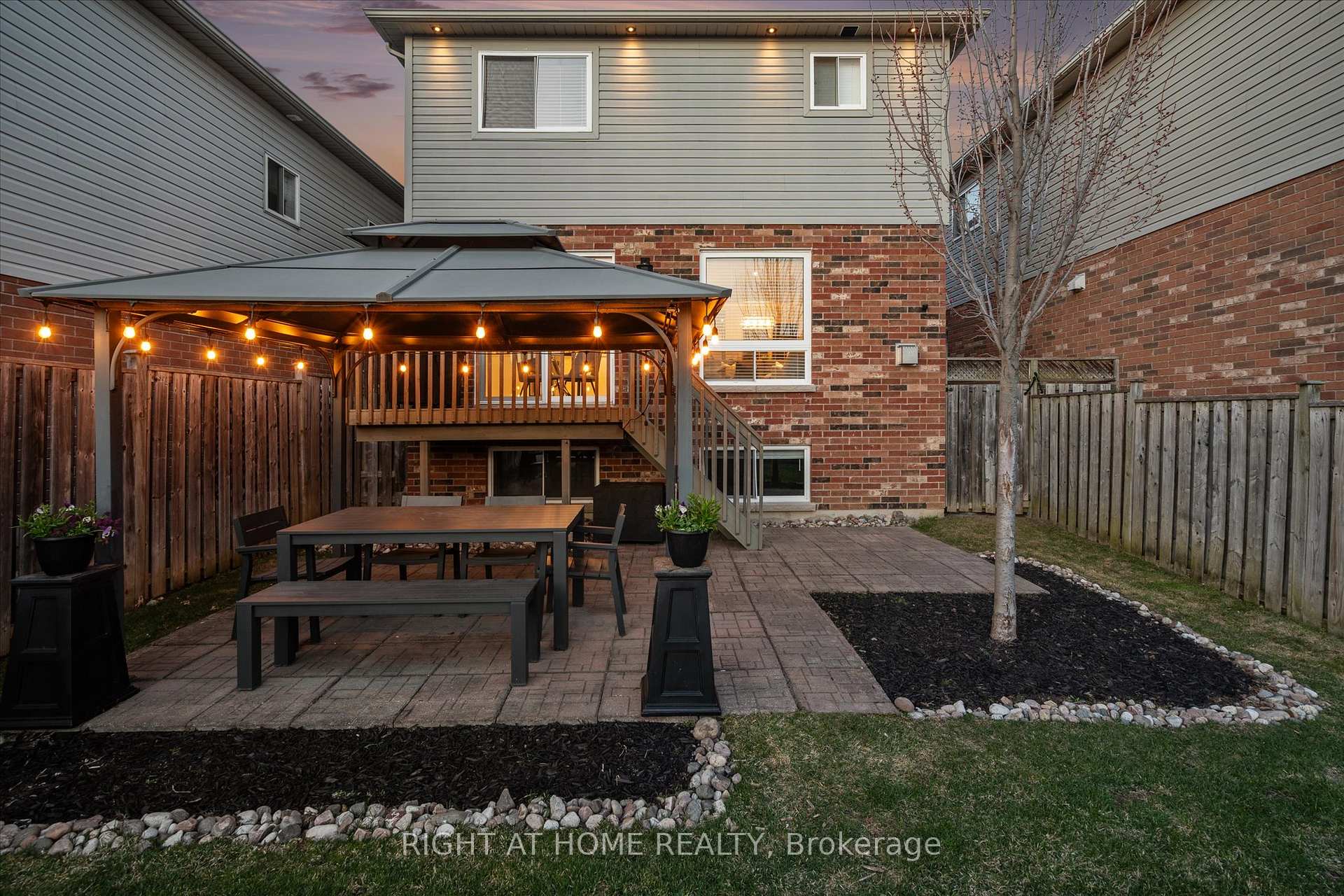 Photo 31 of 668 Blythwood Square, Oshawa, Samac — HOMEH
