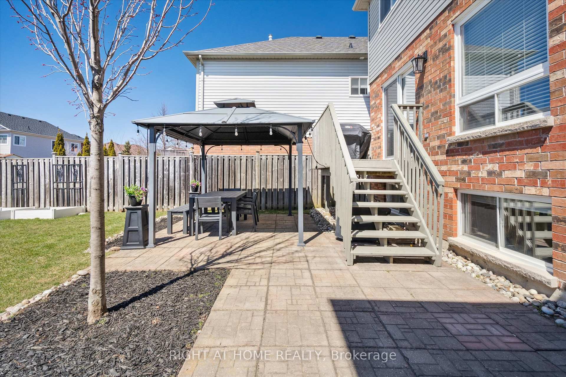 Photo 32 of 668 Blythwood Square, Oshawa, Samac — HOMEH