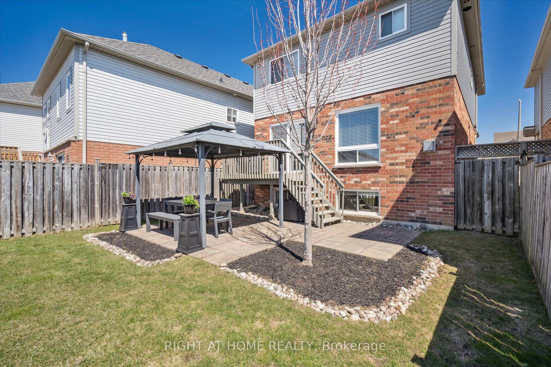 Photo 34 of 668 Blythwood Square, Oshawa, Samac — HOMEH