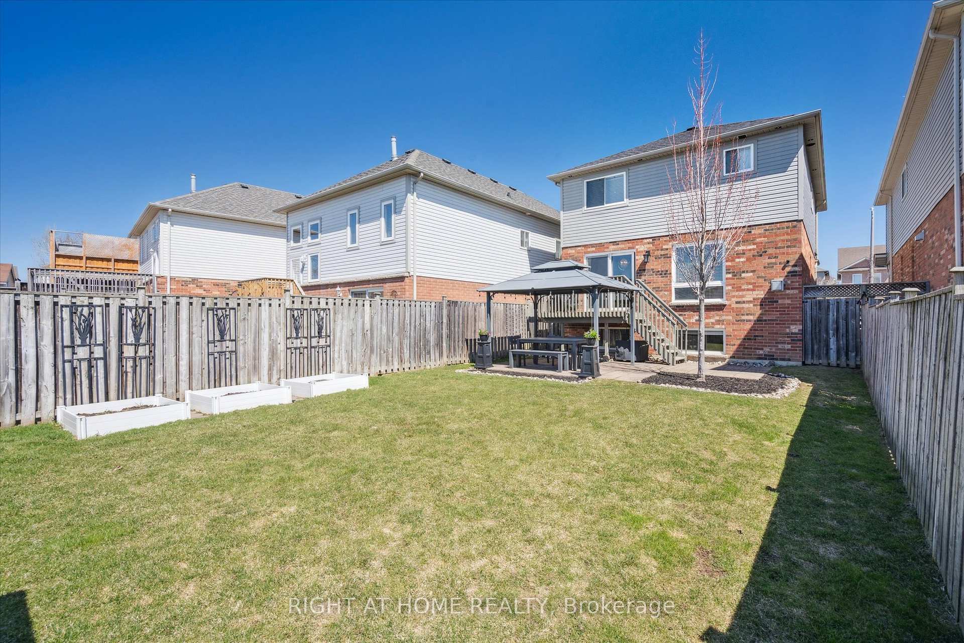 Photo 35 of 668 Blythwood Square, Oshawa, Samac — HOMEH
