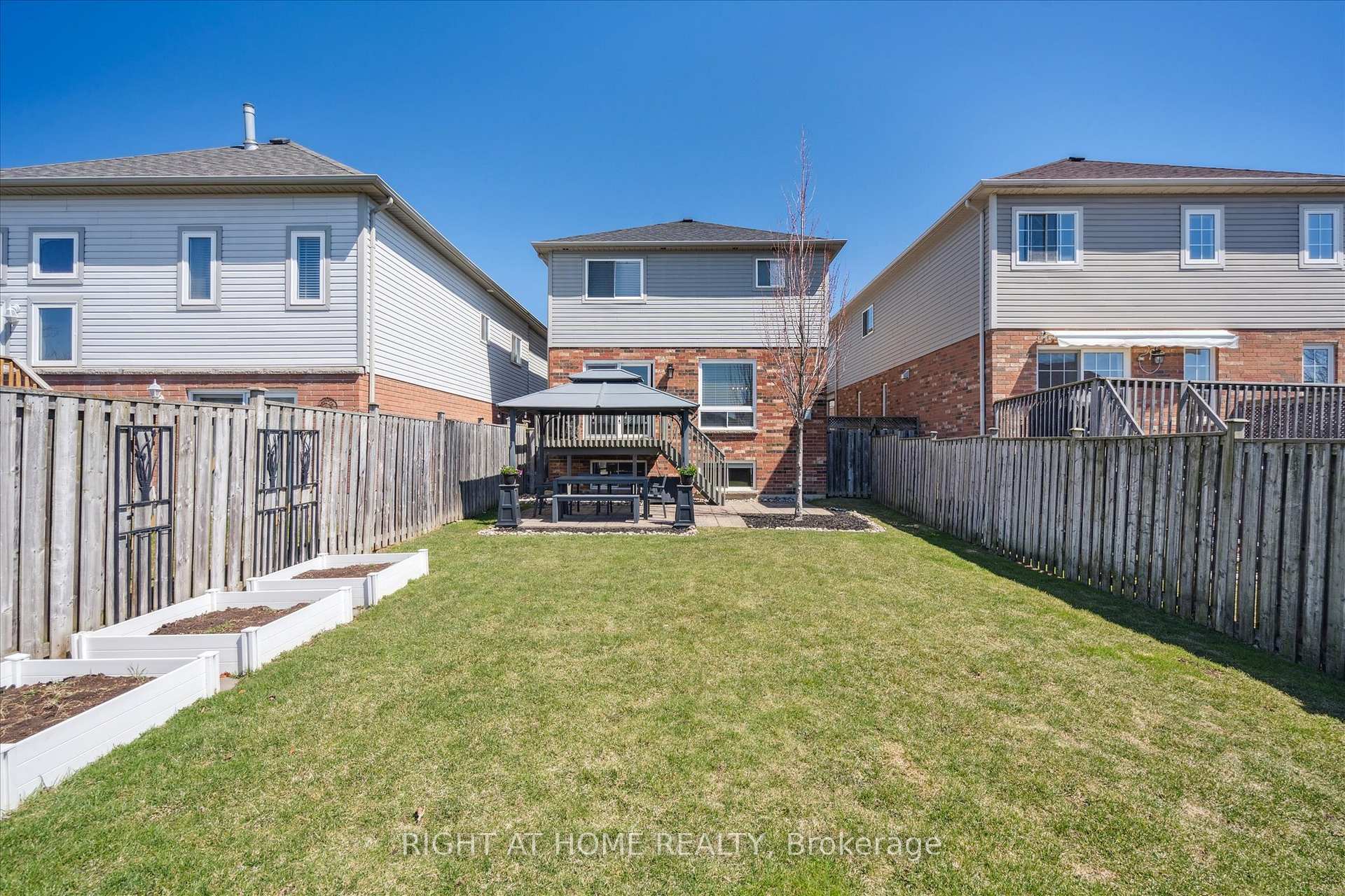 Photo 36 of 668 Blythwood Square, Oshawa, Samac — HOMEH