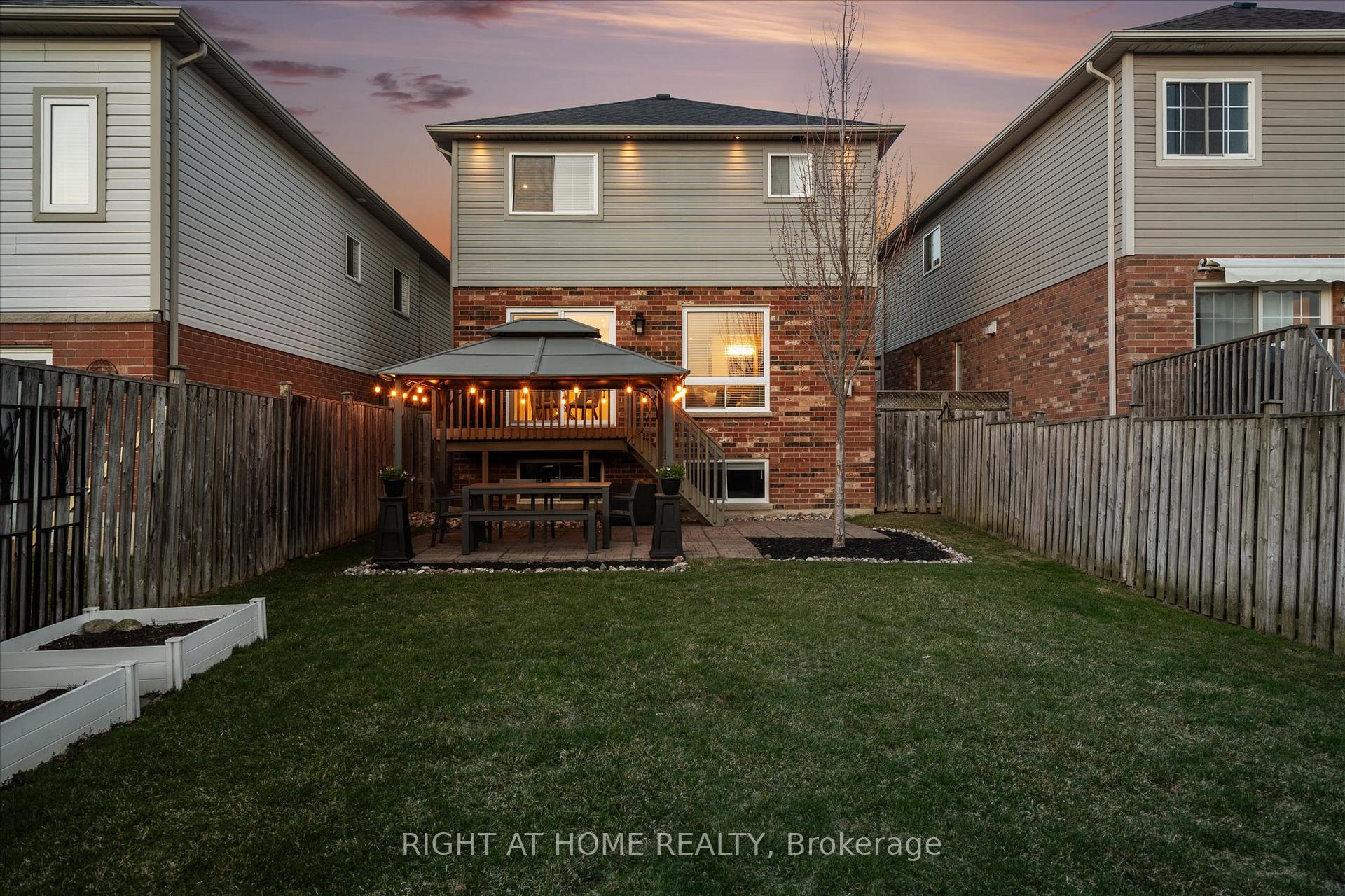 Photo 39 of 668 Blythwood Square, Oshawa, Samac — HOMEH