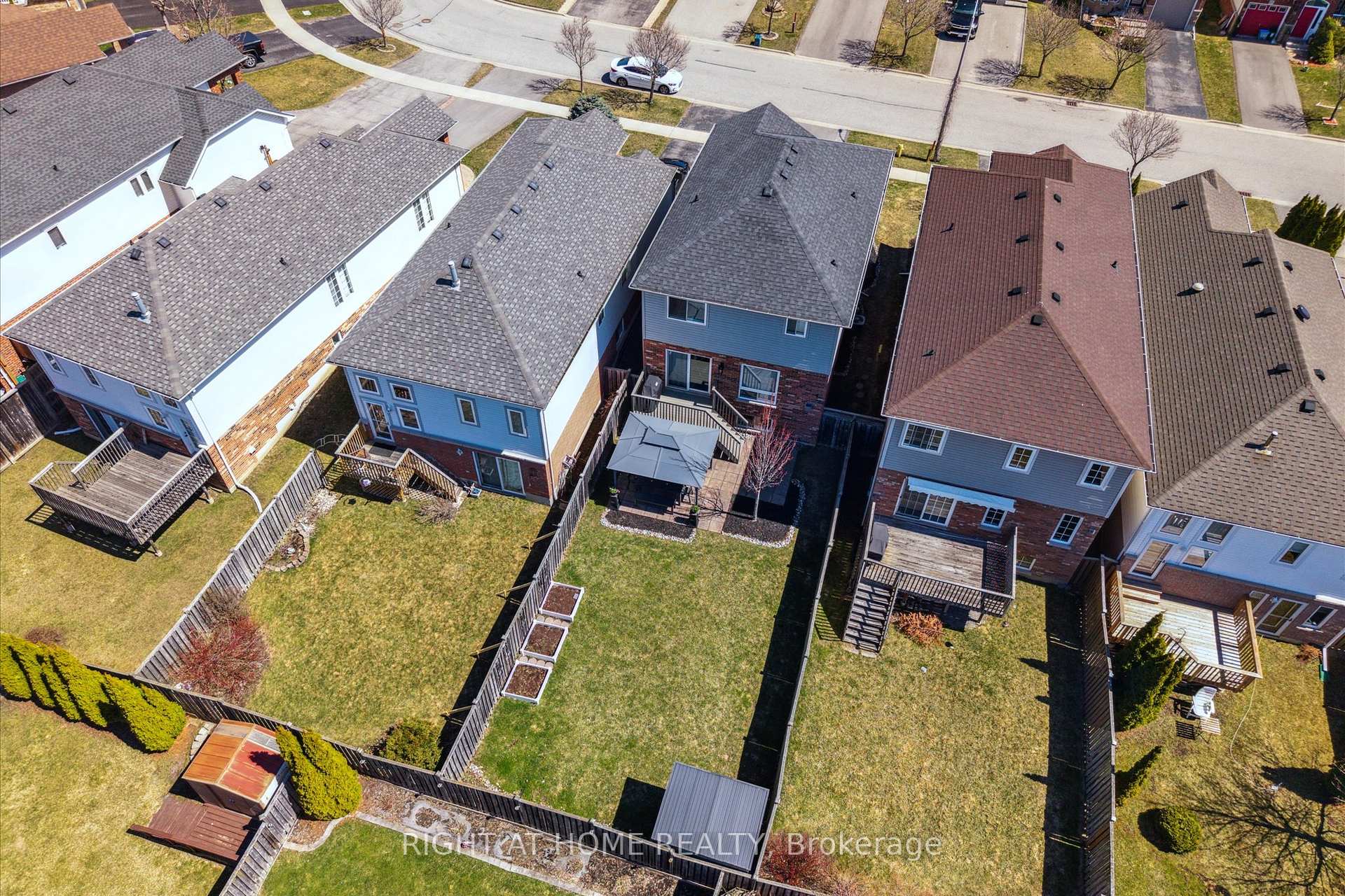 Photo 40 of 668 Blythwood Square, Oshawa, Samac — HOMEH