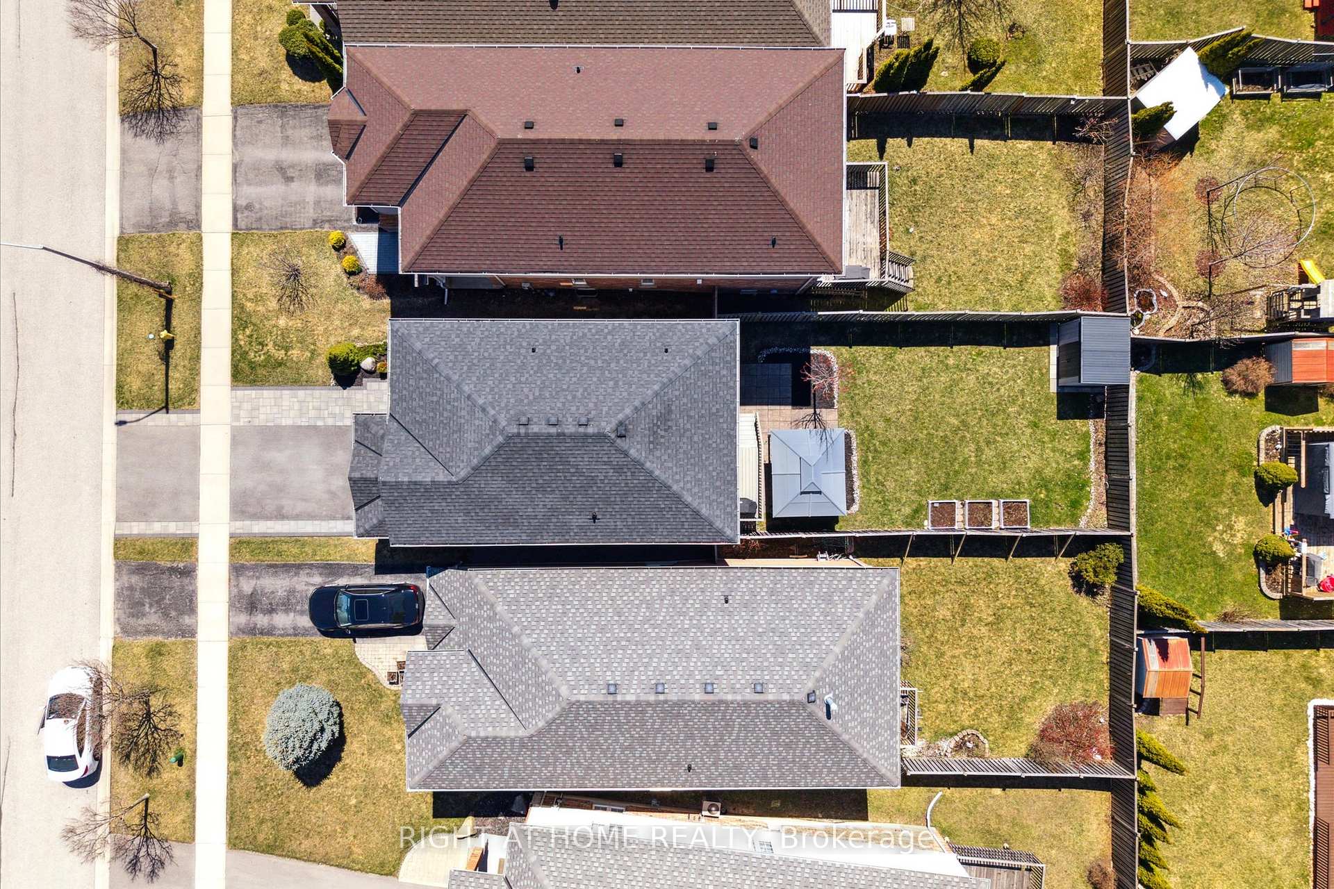 Photo 41 of 668 Blythwood Square, Oshawa, Samac — HOMEH
