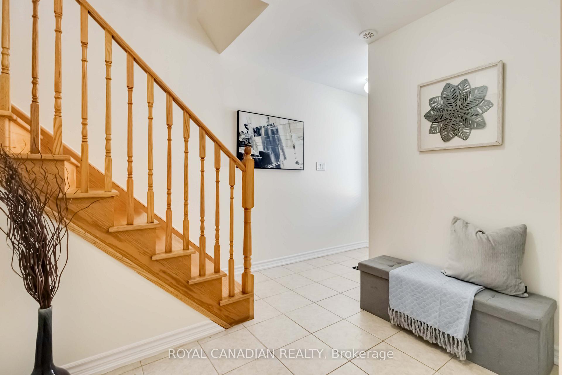 Photo 9 of 20 Dunsley Way, Whitby, Pringle Creek — HOMEH