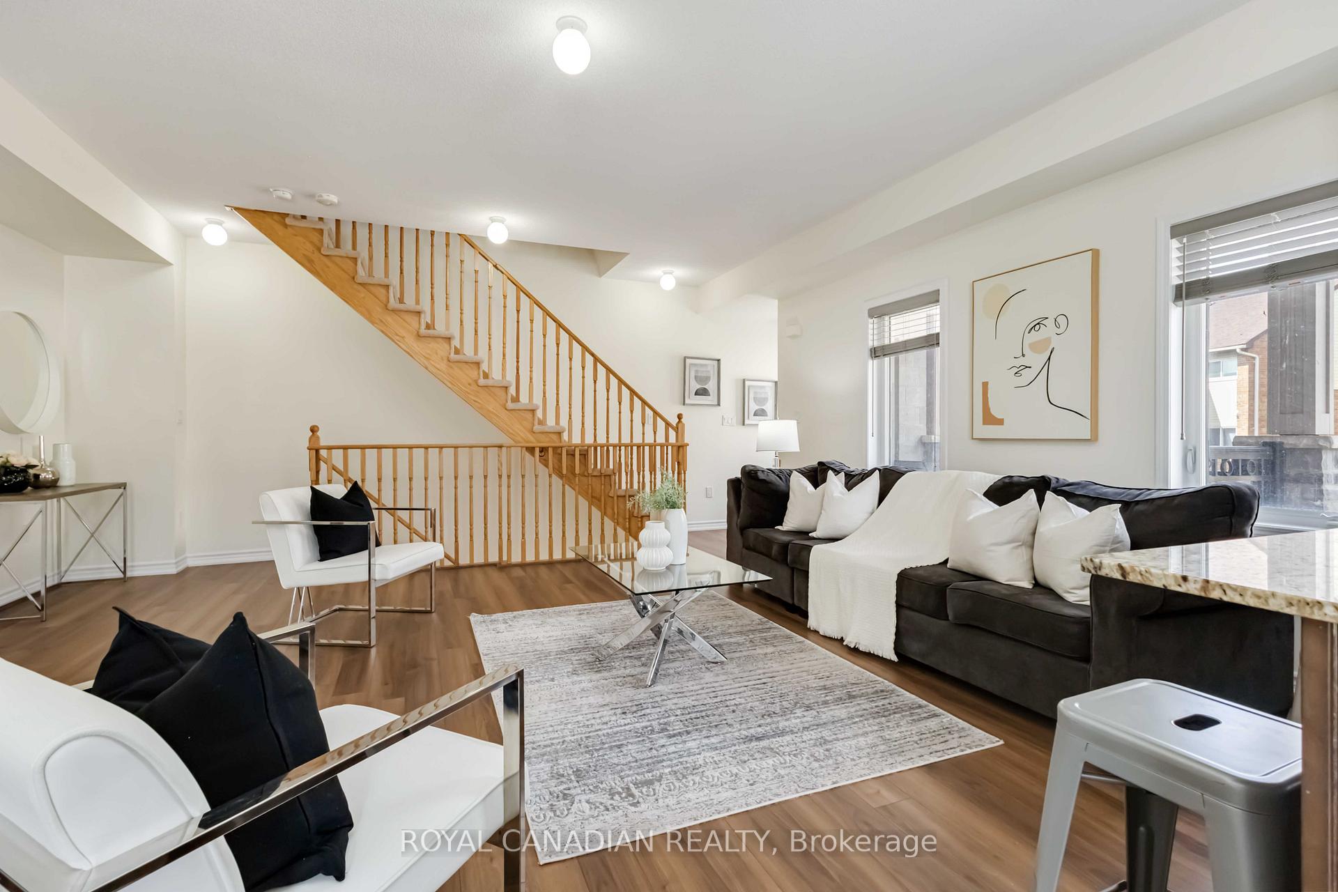 Photo 17 of 20 Dunsley Way, Whitby, Pringle Creek — HOMEH