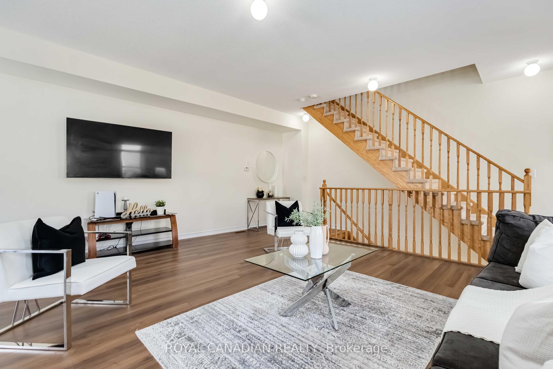 Photo 18 of 20 Dunsley Way, Whitby, Pringle Creek — HOMEH