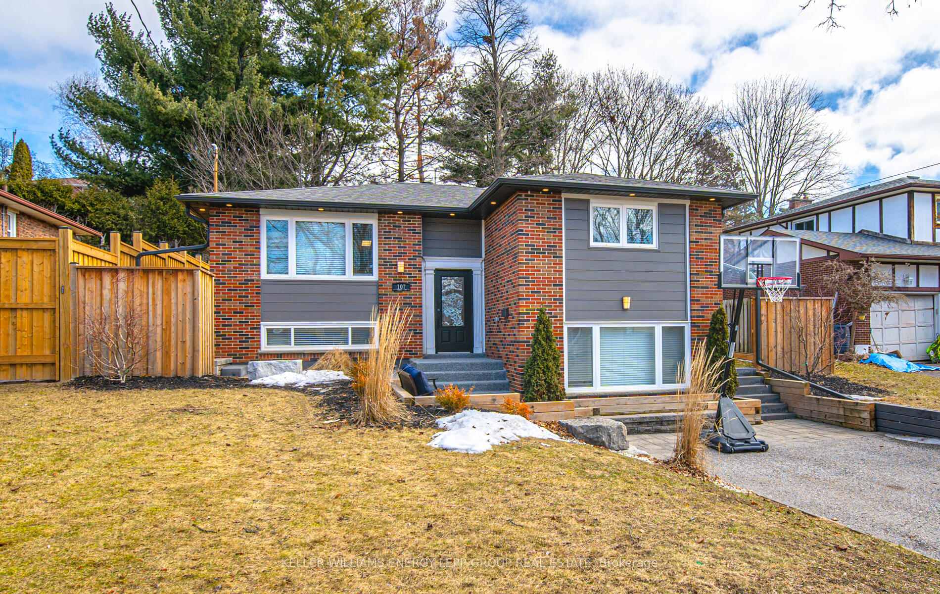 Photo 1 of 107 Springdale Crescent, Oshawa, Donevan — HOMEH