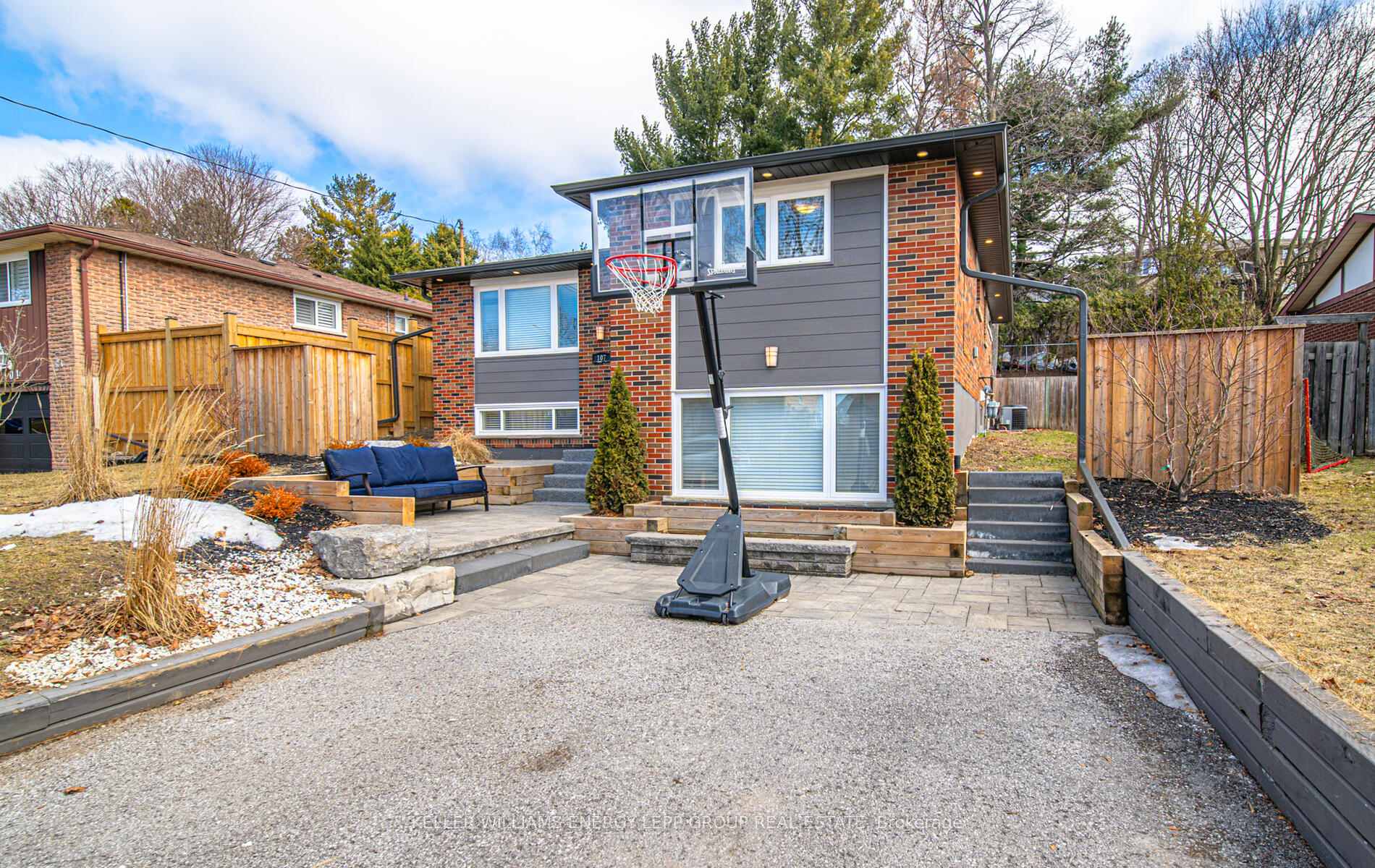 Photo 3 of 107 Springdale Crescent, Oshawa, Donevan — HOMEH