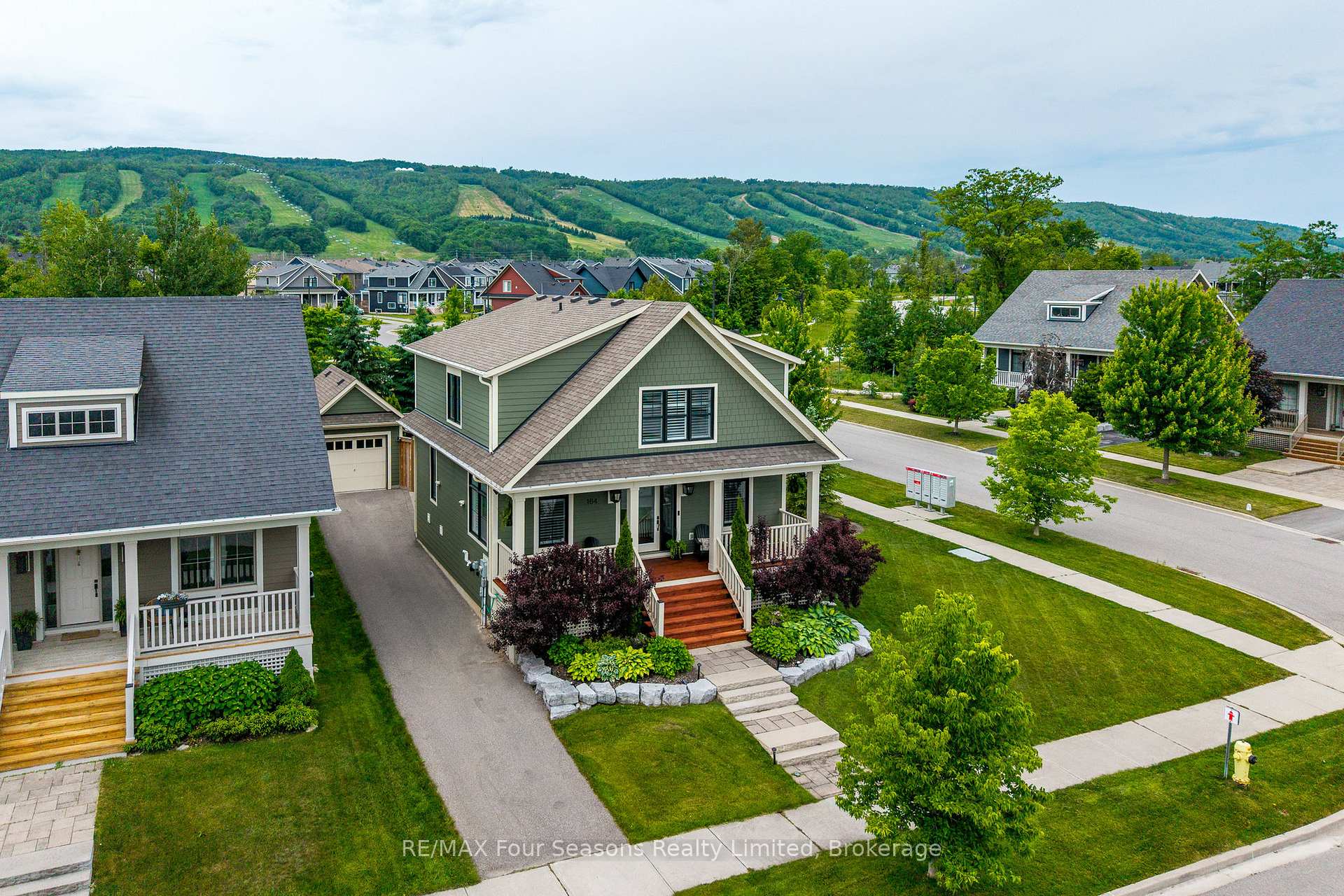 Photo 1 of 164 Snow Apple Crescent, Blue Mountains — HOMEH