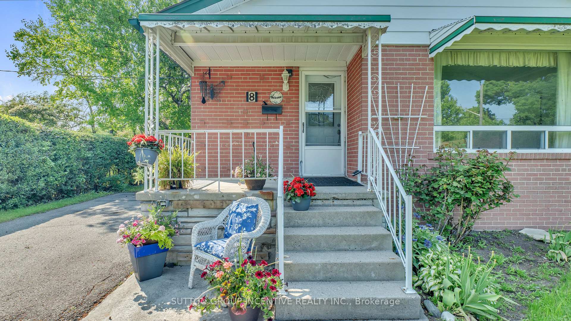 Photo 3 of 8 Webster Drive, Aurora, Aurora Highlands — HOMEH