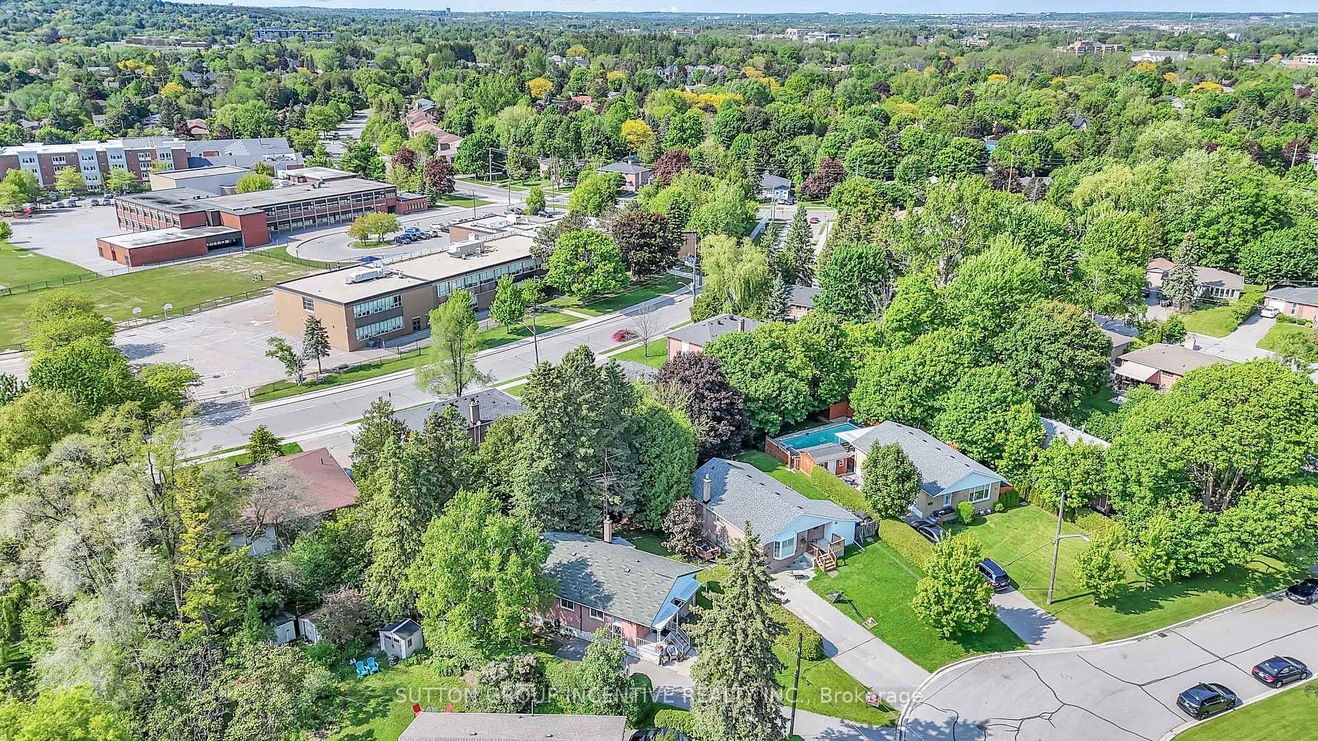 Photo 4 of 8 Webster Drive, Aurora, Aurora Highlands — HOMEH
