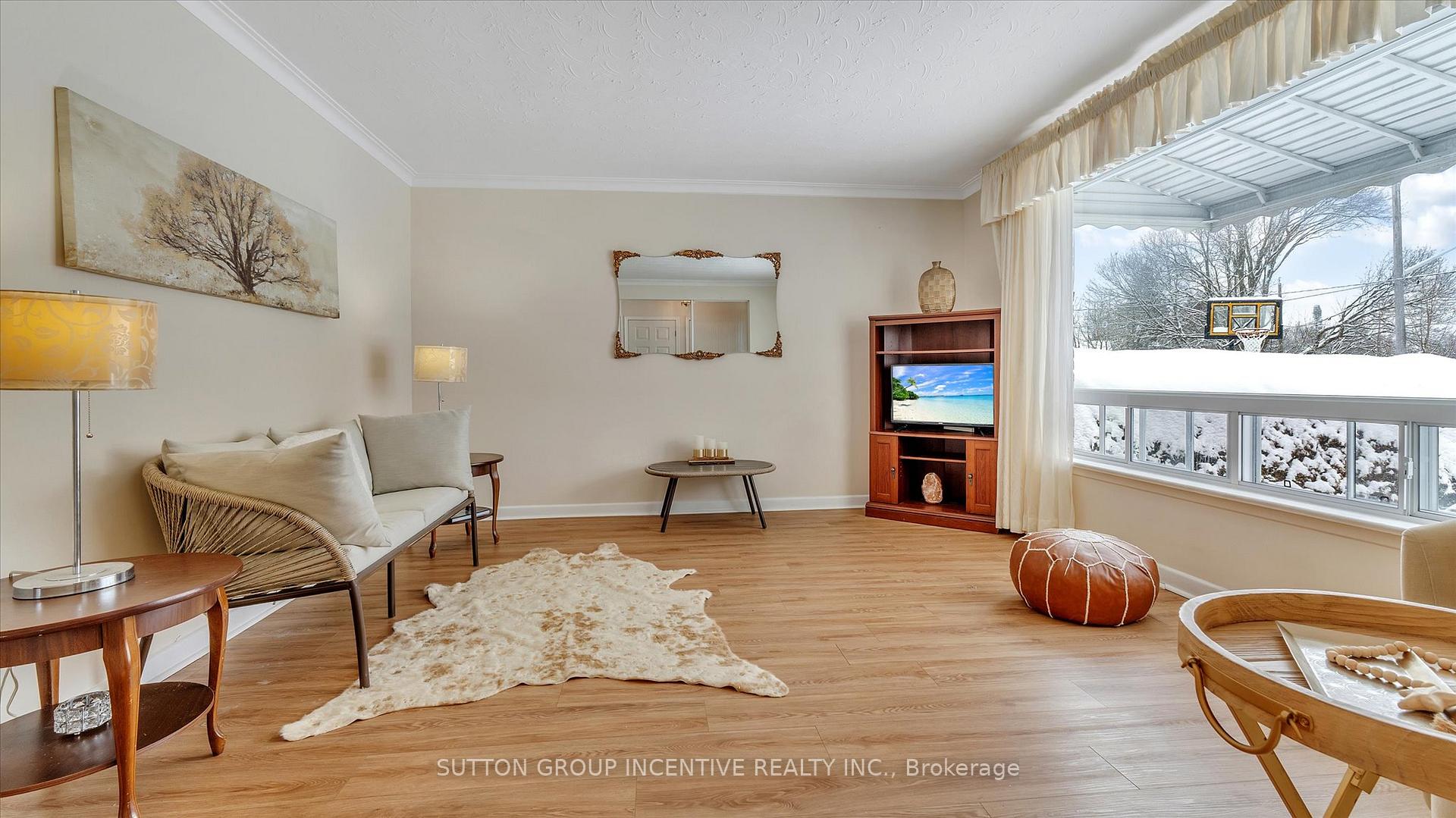 Photo 2 of 8 Webster Drive, Aurora, Aurora Highlands — HOMEH