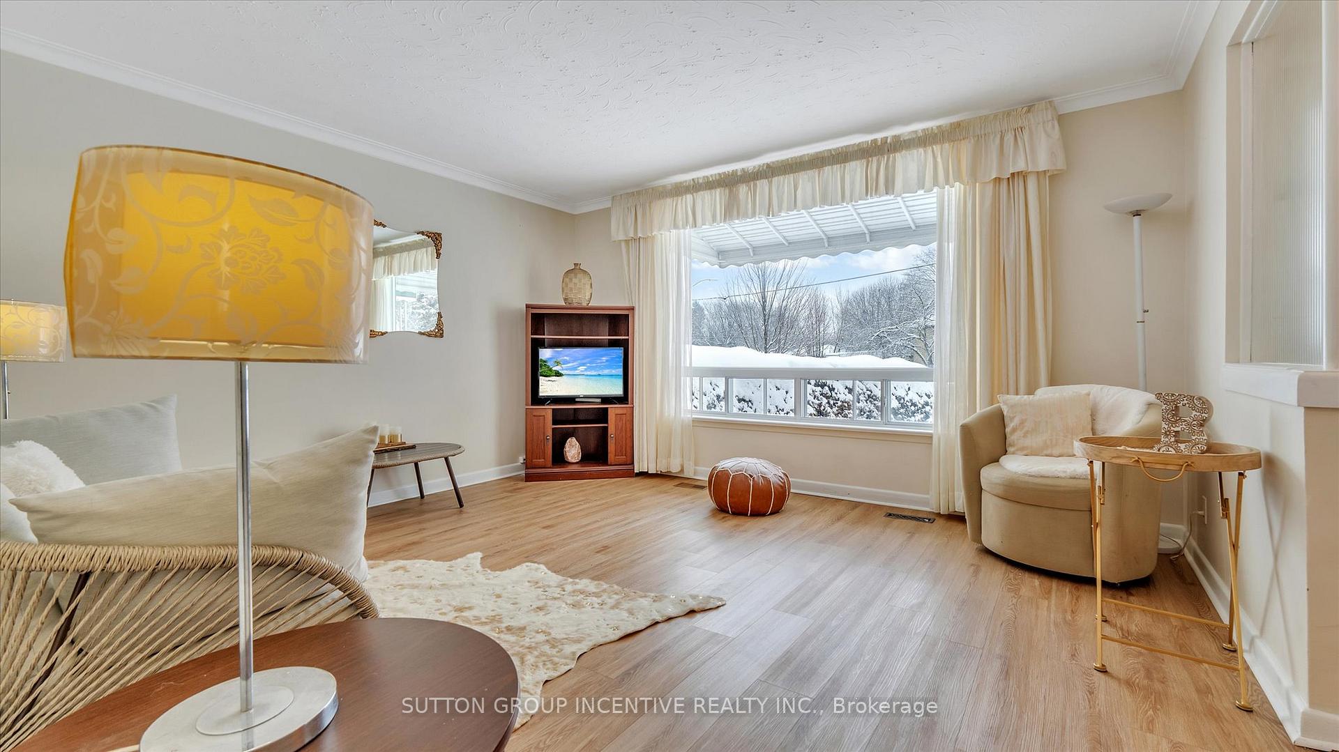 Photo 5 of 8 Webster Drive, Aurora, Aurora Highlands — HOMEH