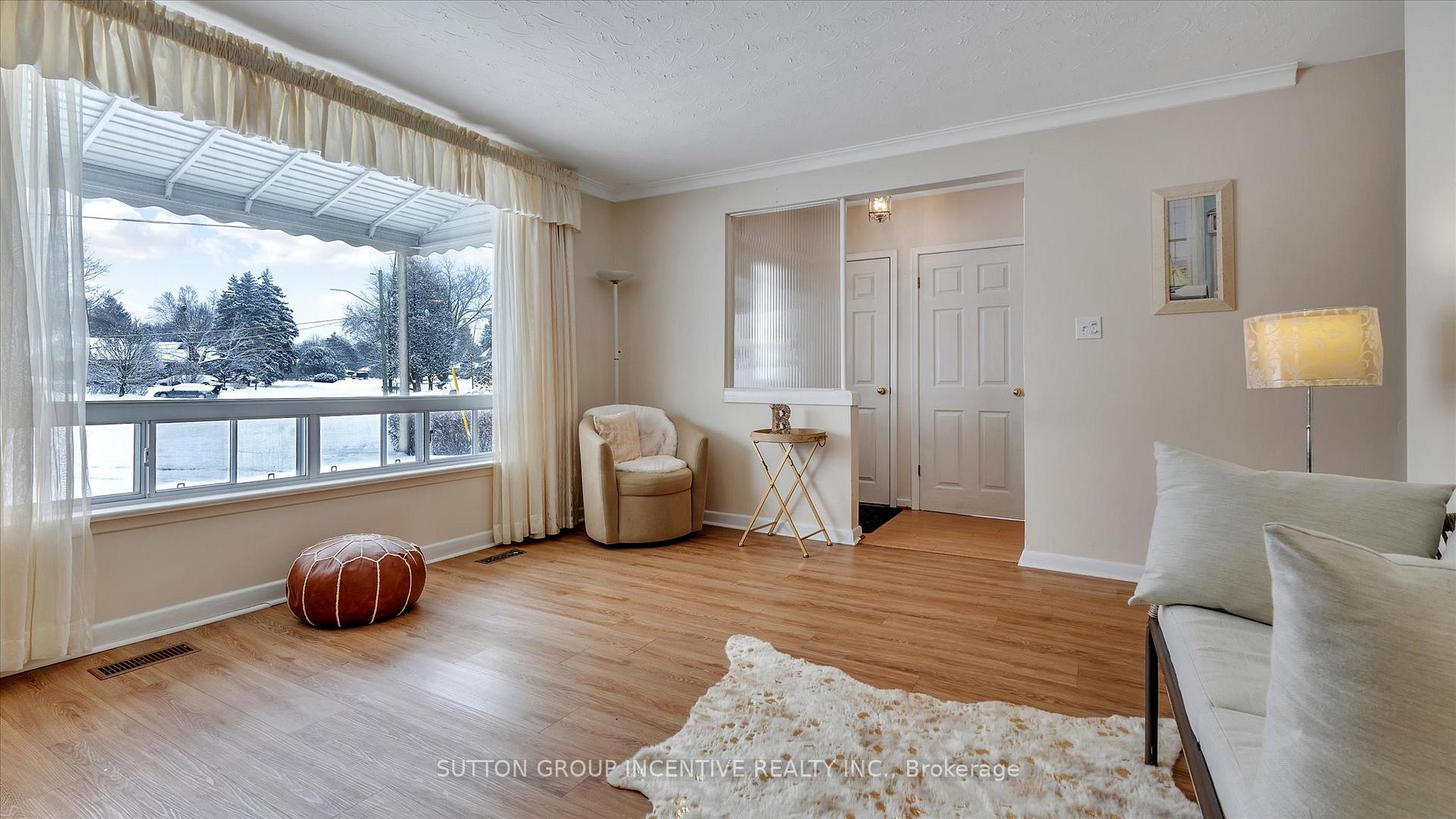 Photo 6 of 8 Webster Drive, Aurora, Aurora Highlands — HOMEH