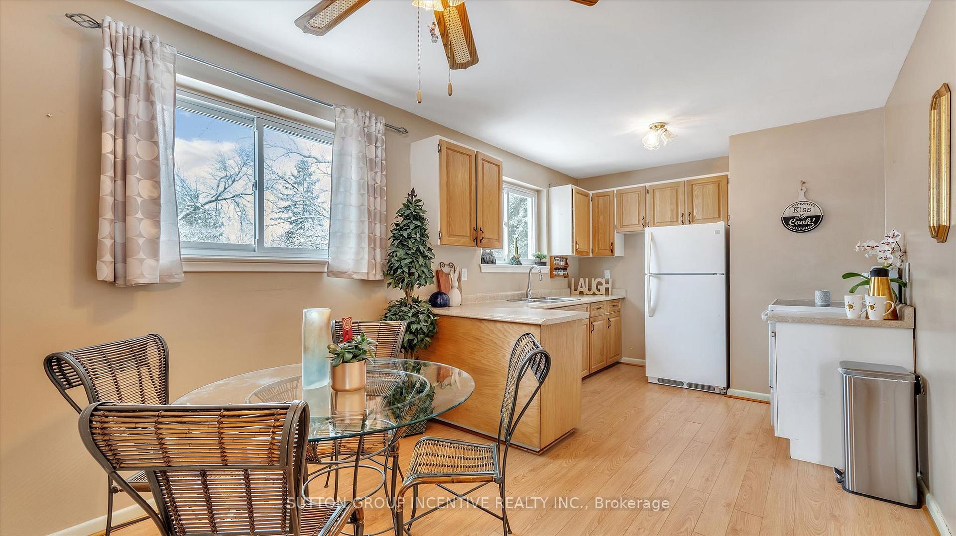 Photo 9 of 8 Webster Drive, Aurora, Aurora Highlands — HOMEH