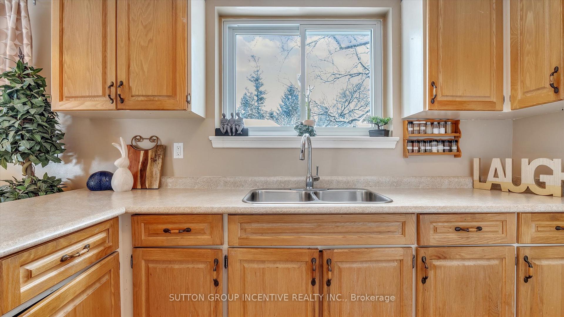 Photo 14 of 8 Webster Drive, Aurora, Aurora Highlands — HOMEH
