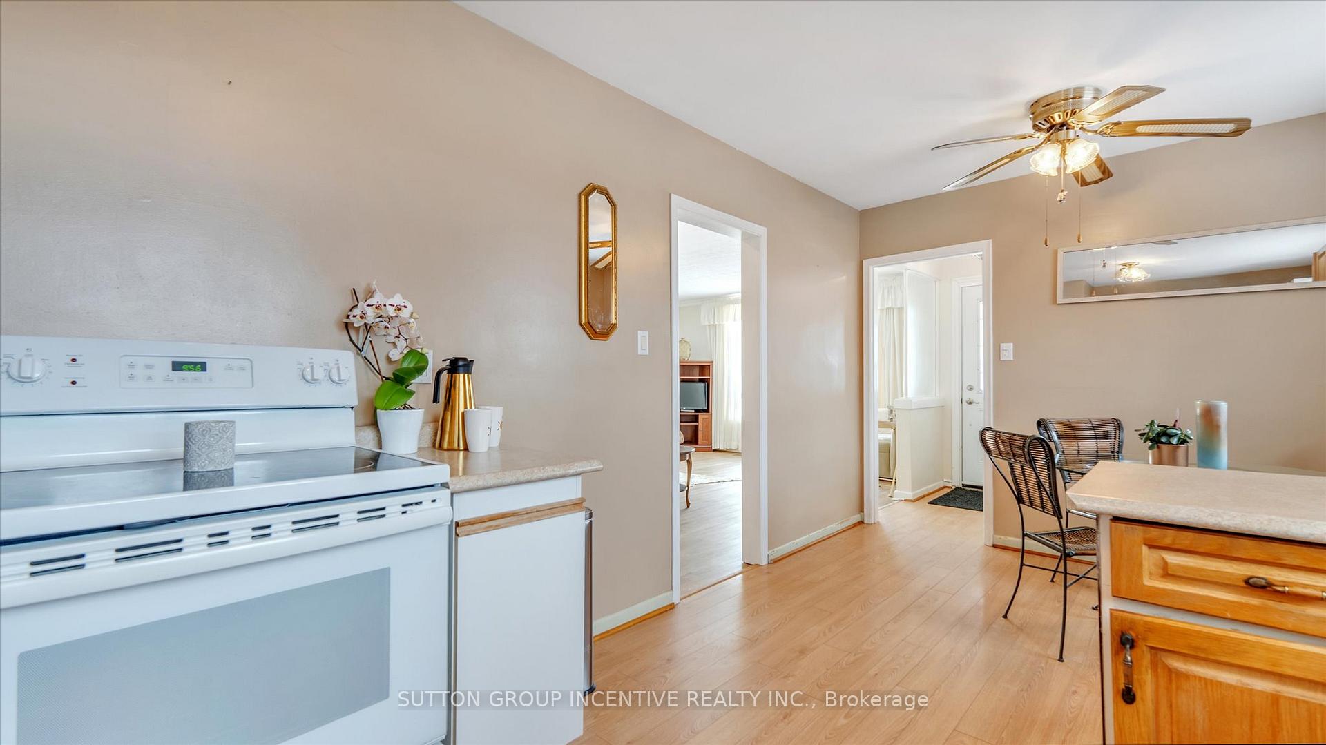 Photo 13 of 8 Webster Drive, Aurora, Aurora Highlands — HOMEH