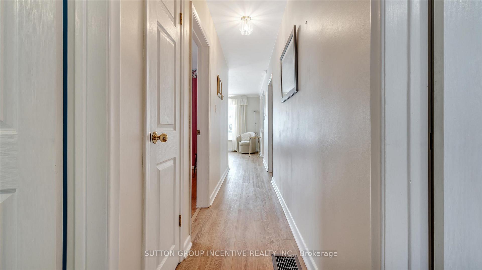 Photo 12 of 8 Webster Drive, Aurora, Aurora Highlands — HOMEH