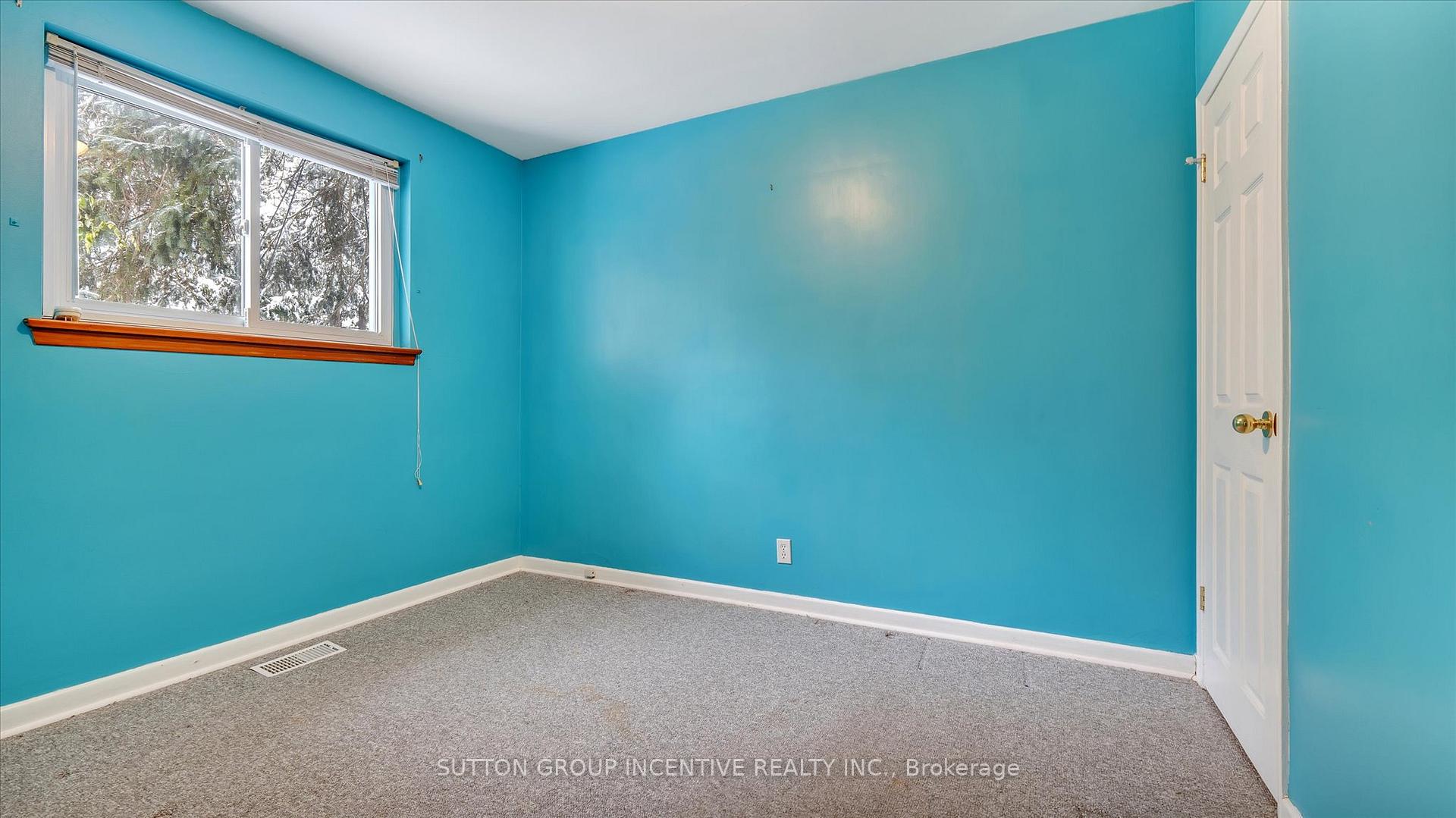 Photo 15 of 8 Webster Drive, Aurora, Aurora Highlands — HOMEH