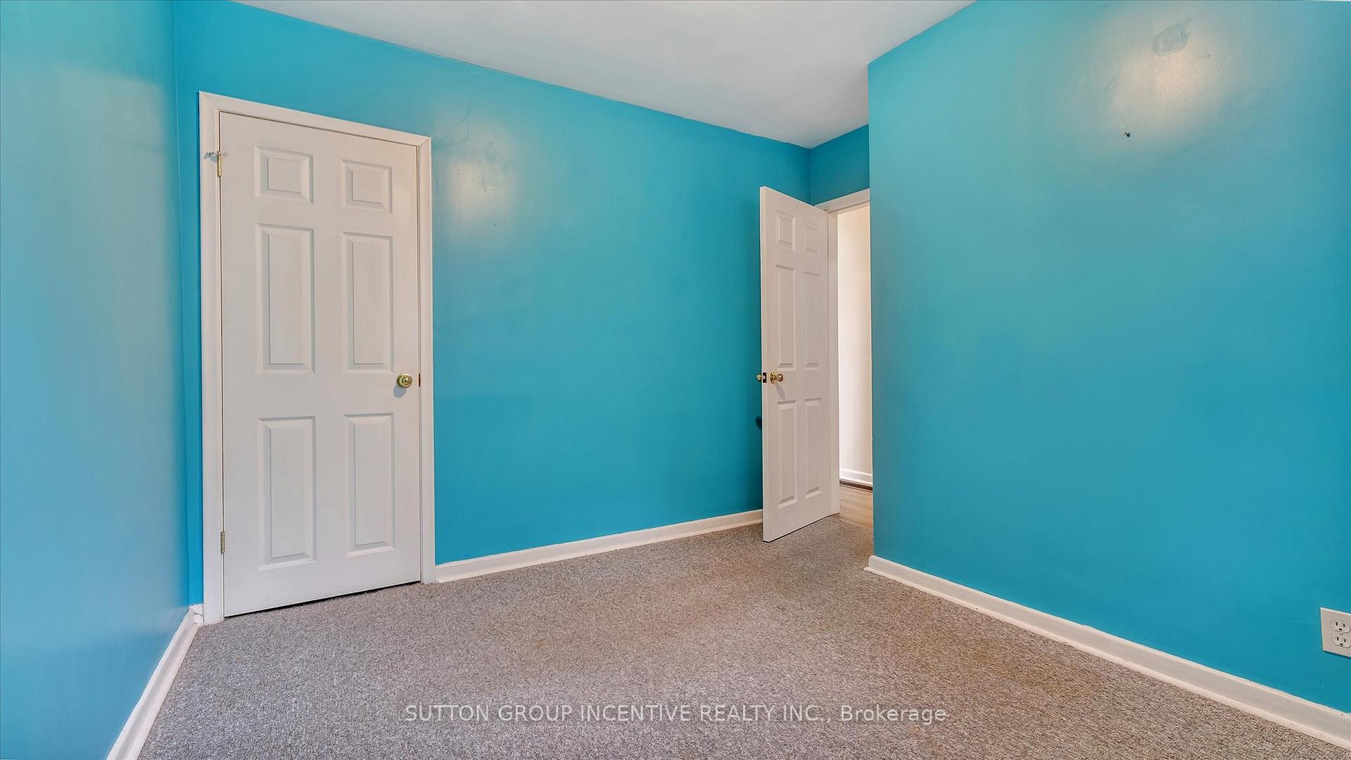 Photo 16 of 8 Webster Drive, Aurora, Aurora Highlands — HOMEH
