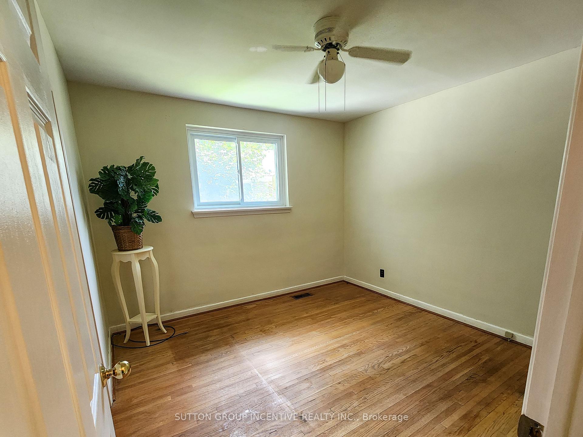 Photo 17 of 8 Webster Drive, Aurora, Aurora Highlands — HOMEH