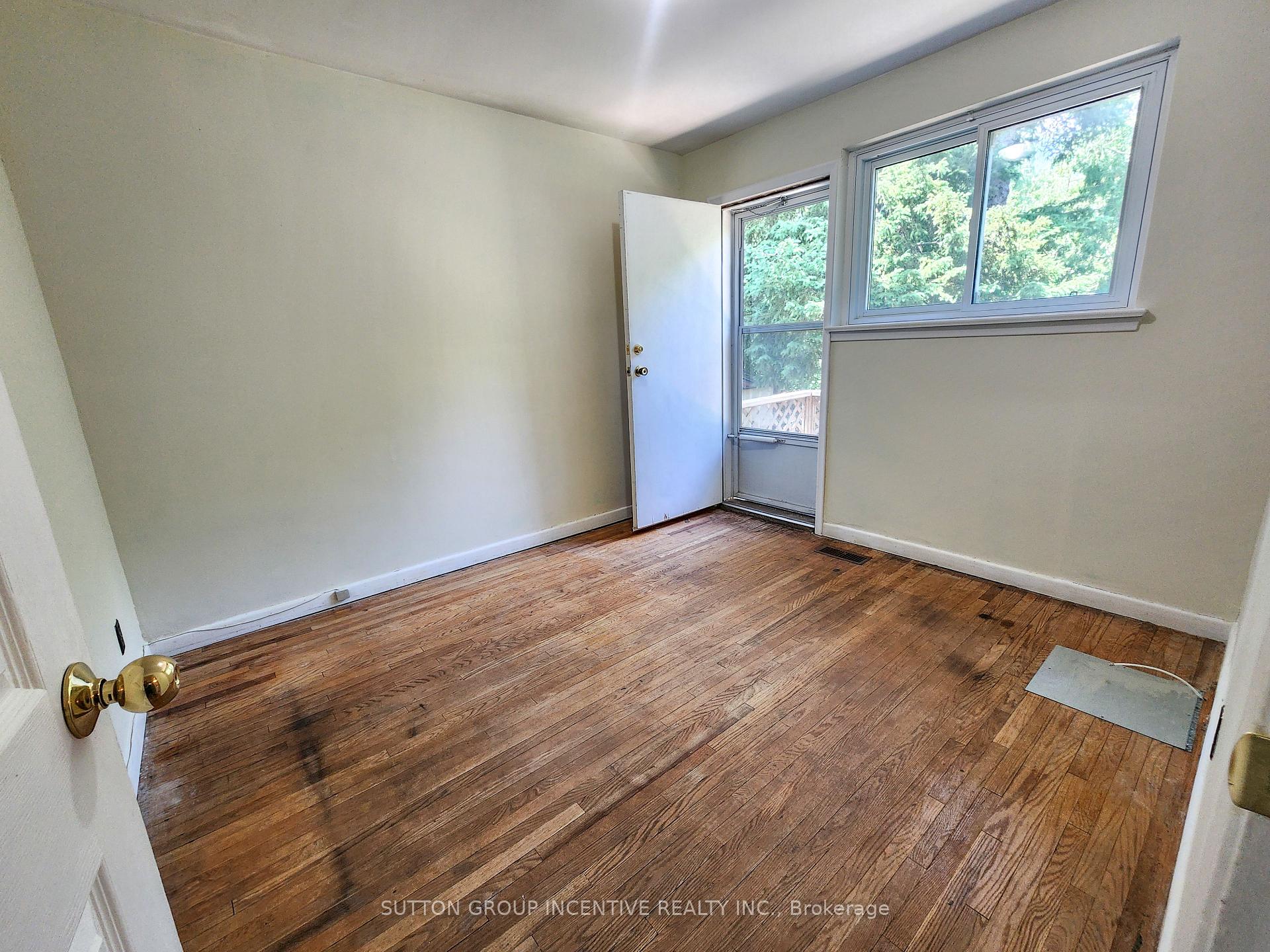 Photo 21 of 8 Webster Drive, Aurora, Aurora Highlands — HOMEH