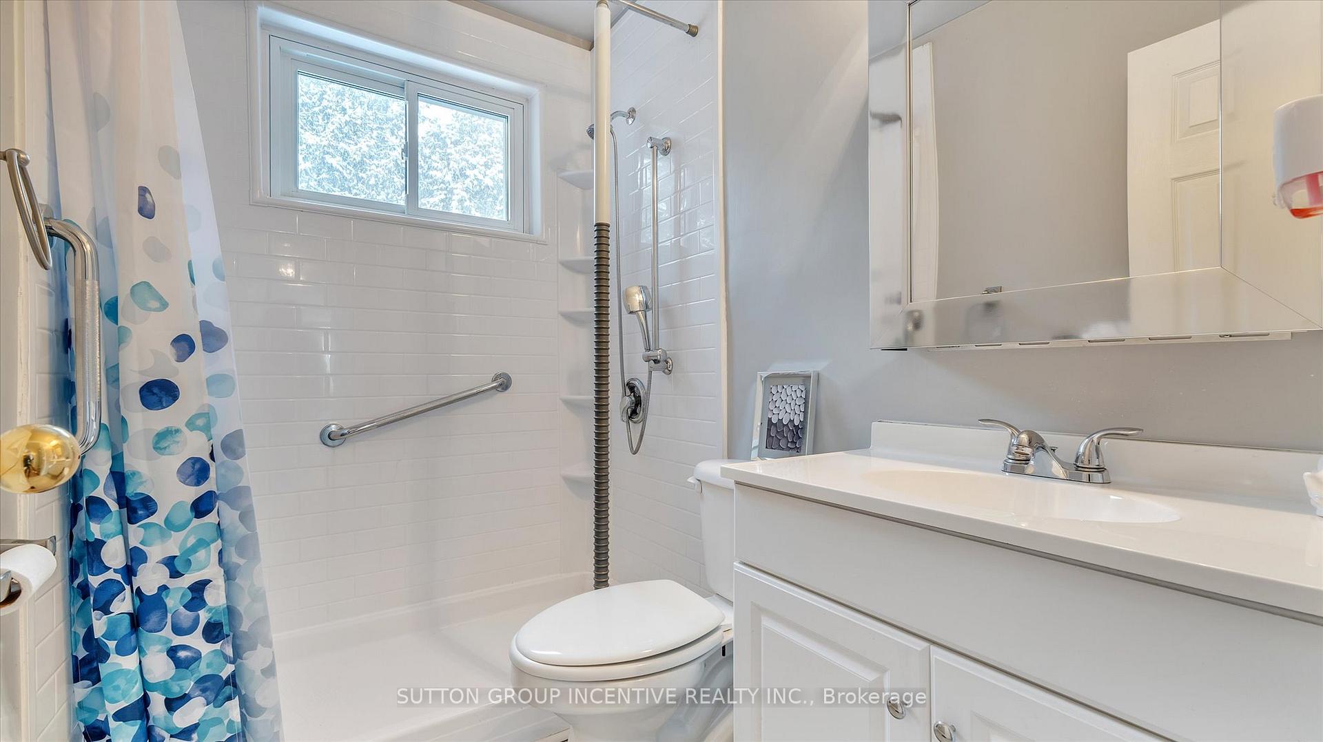 Photo 19 of 8 Webster Drive, Aurora, Aurora Highlands — HOMEH