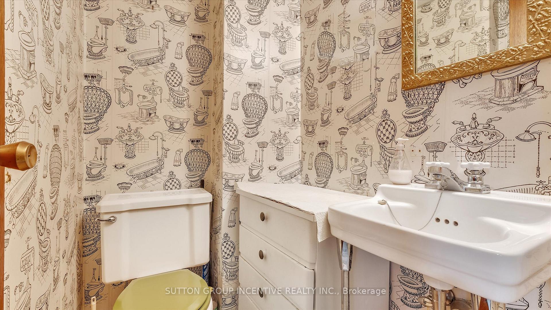 Photo 22 of 8 Webster Drive, Aurora, Aurora Highlands — HOMEH