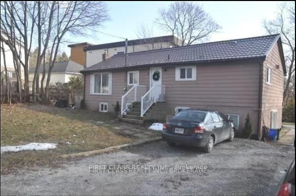 Front of Unit Unit B, 1 Lakeside Cres Avenue