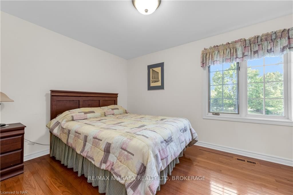 Photo 13 of 851 Carl Road, Welland, Cooks Mills — HOMEH