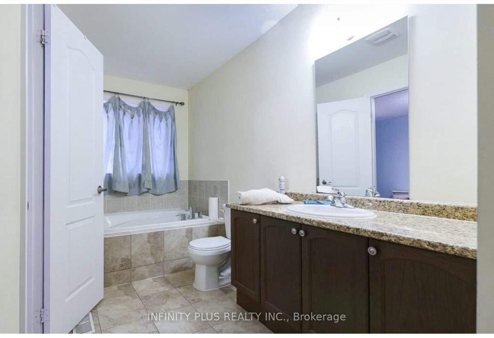 Photo 4 of 59 Banbridge Crescent, Brampton, Credit Valley — HOMEH