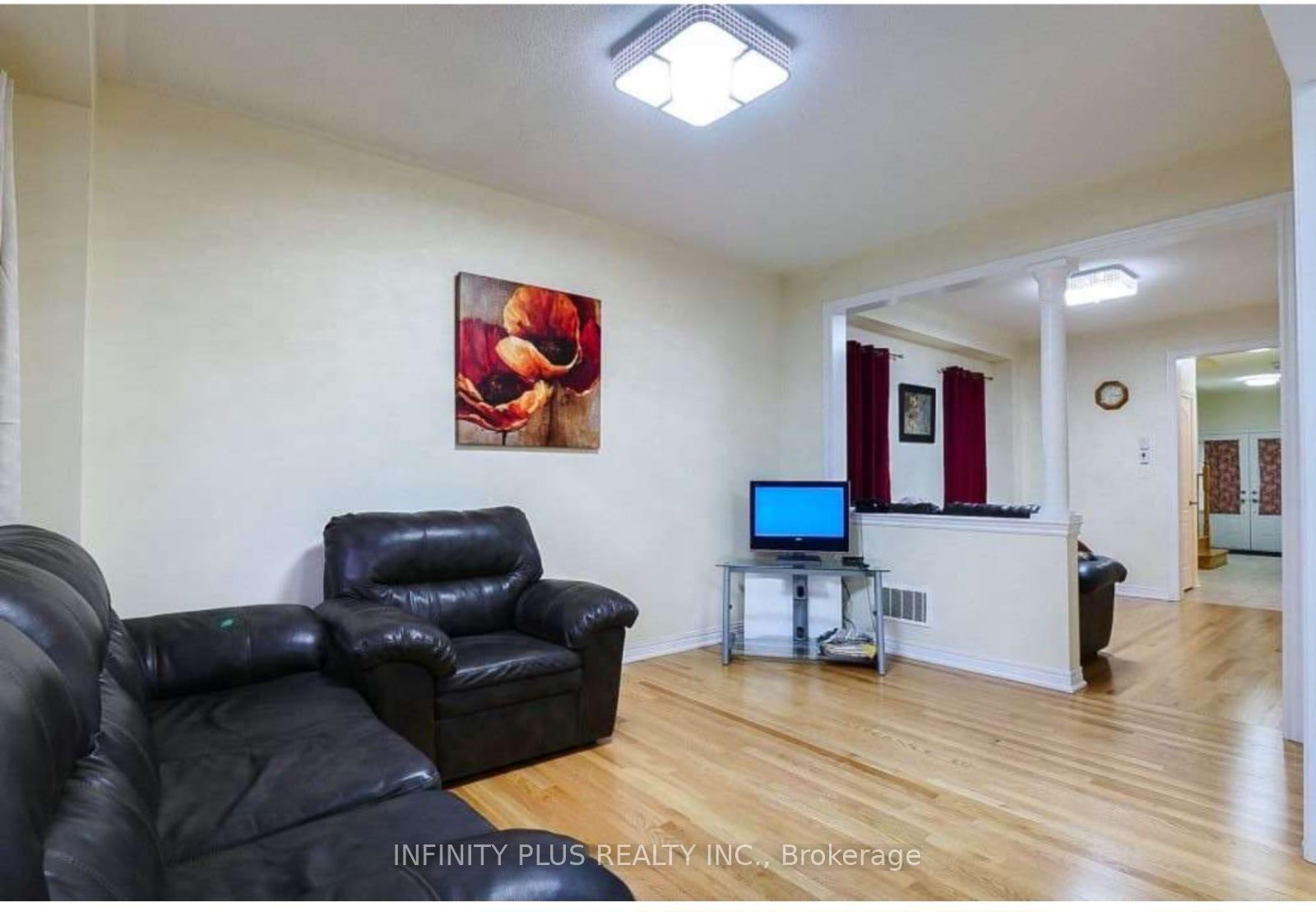 Photo 7 of 59 Banbridge Crescent, Brampton, Credit Valley — HOMEH