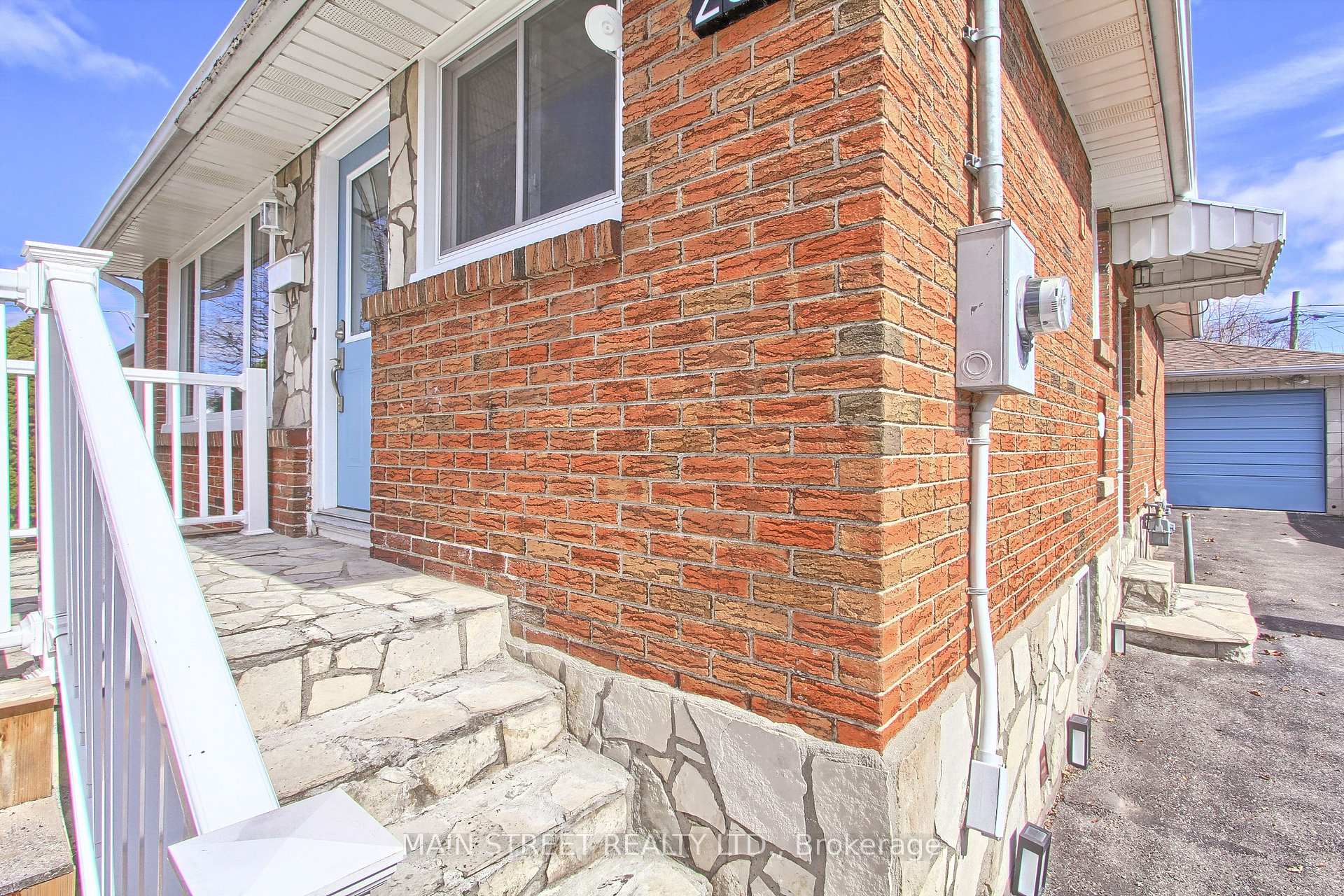 Photo 4 of 255 Windsor Street, Oshawa, Donevan — HOMEH