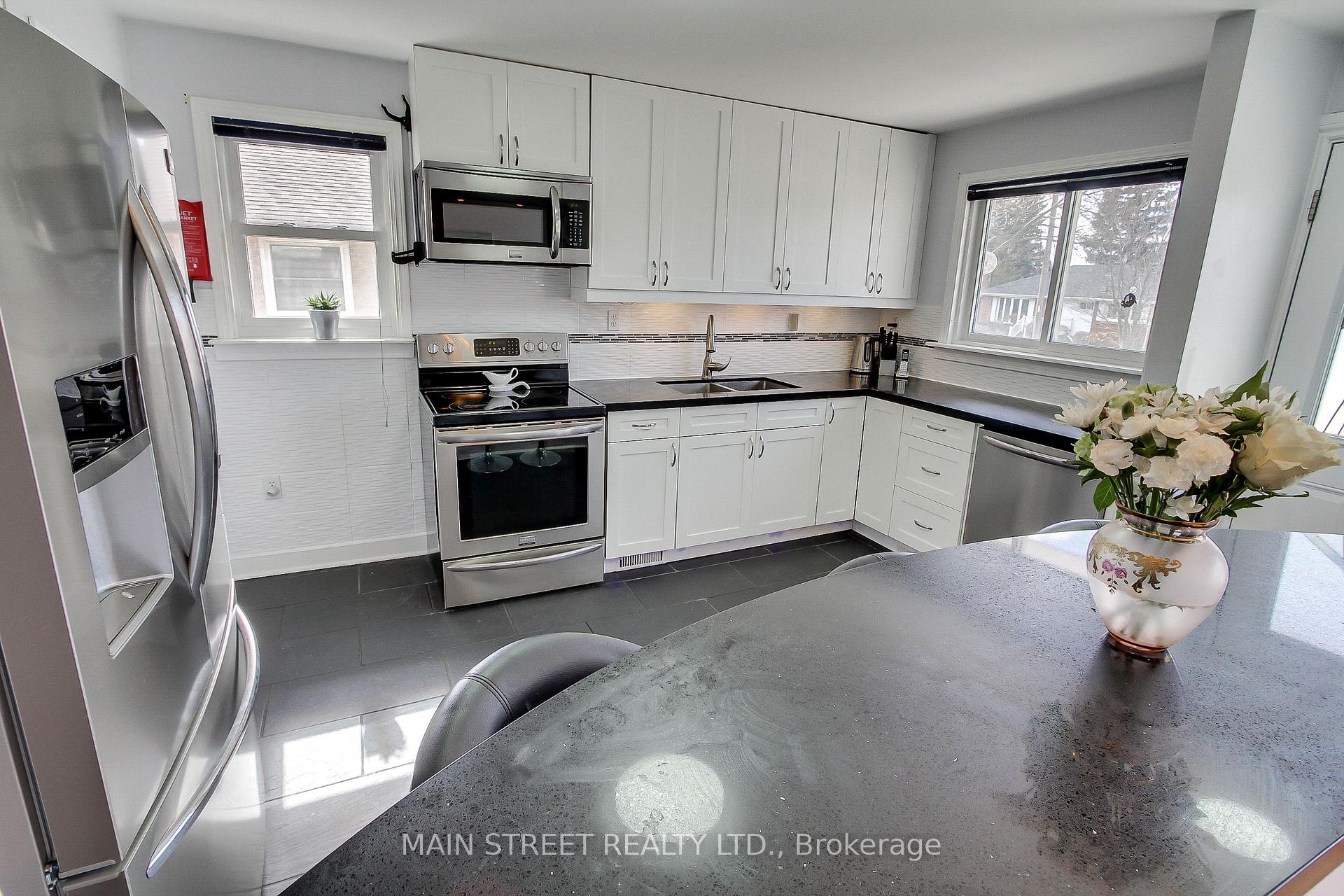 Photo 6 of 255 Windsor Street, Oshawa, Donevan — HOMEH