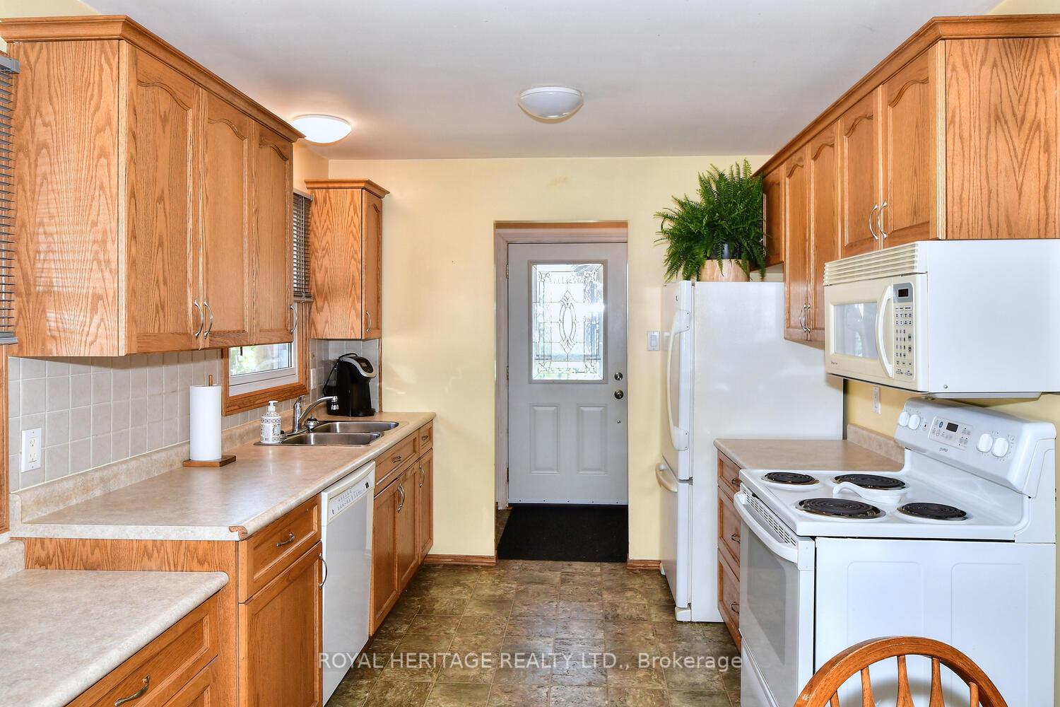 Photo 12 of 1147 Chemong Road, Peterborough, Northcrest Ward 5 — HOMEH