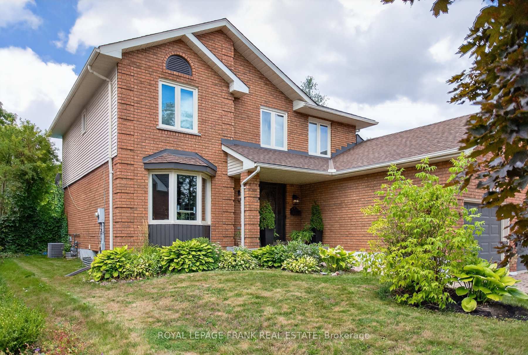 Photo 3 of 1805 Parkwood Circle, Peterborough, Monaghan Ward 2 — HOMEH