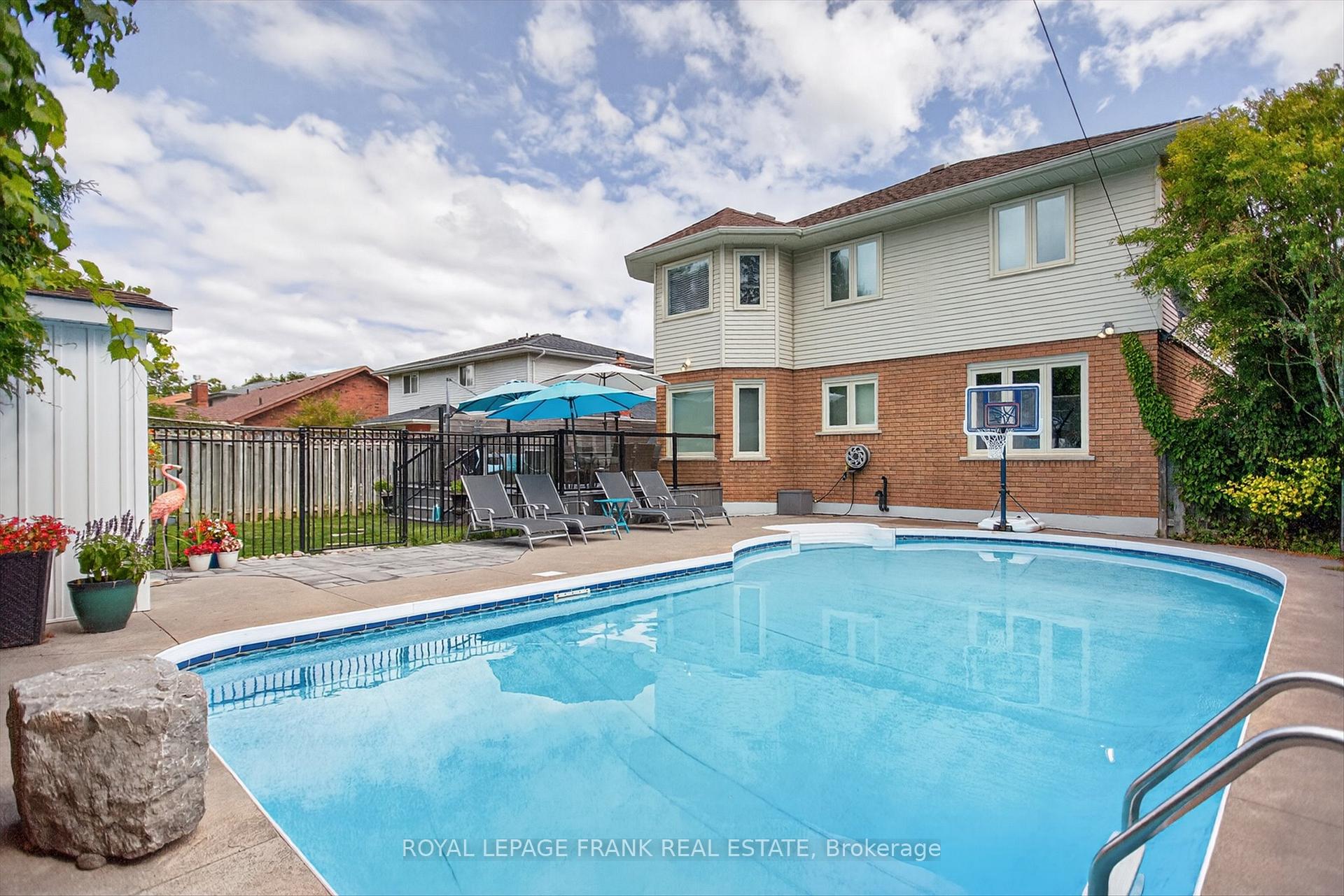Photo 5 of 1805 Parkwood Circle, Peterborough, Monaghan Ward 2 — HOMEH