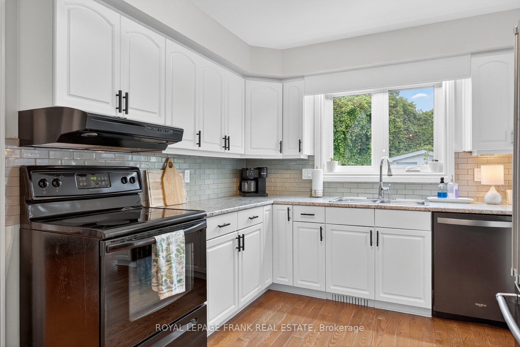 Photo 11 of 1805 Parkwood Circle, Peterborough, Monaghan Ward 2 — HOMEH
