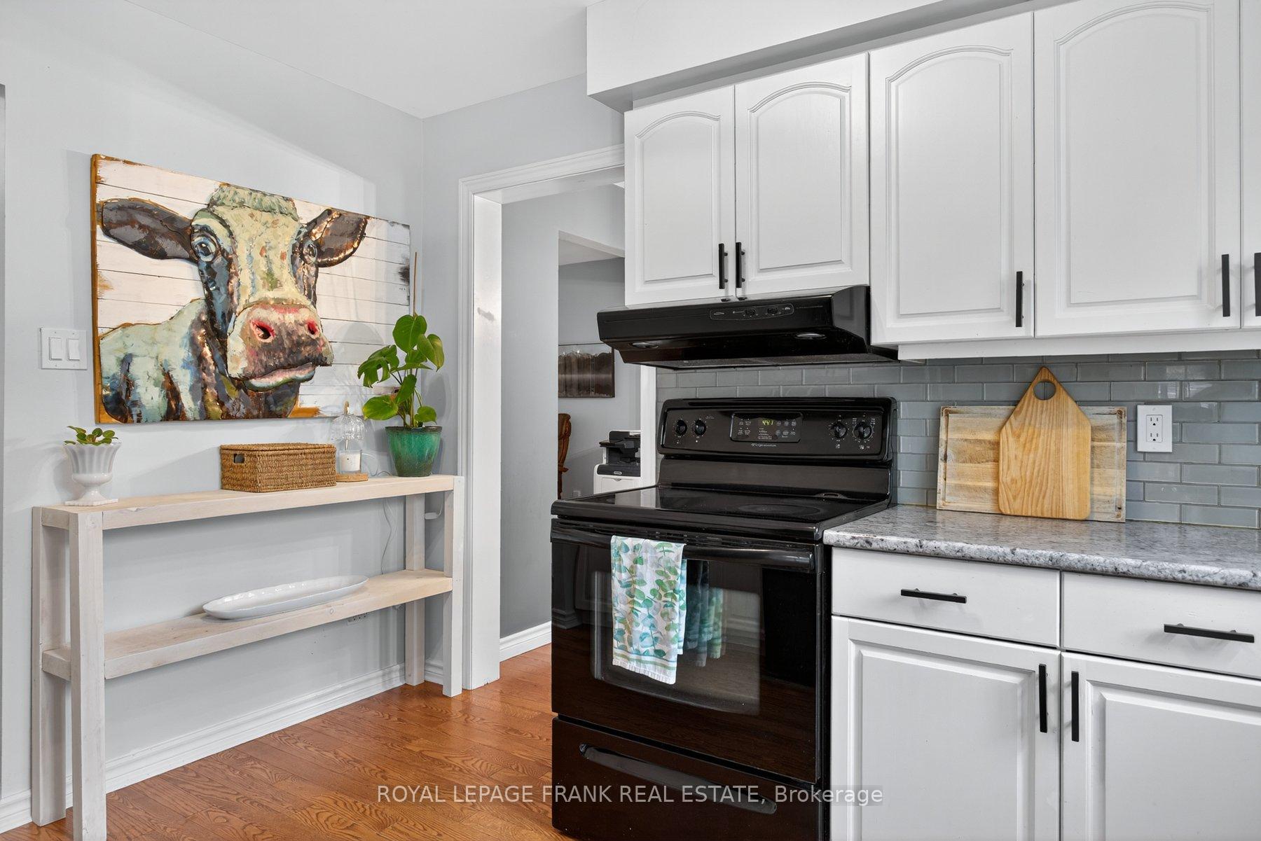 Photo 13 of 1805 Parkwood Circle, Peterborough, Monaghan Ward 2 — HOMEH