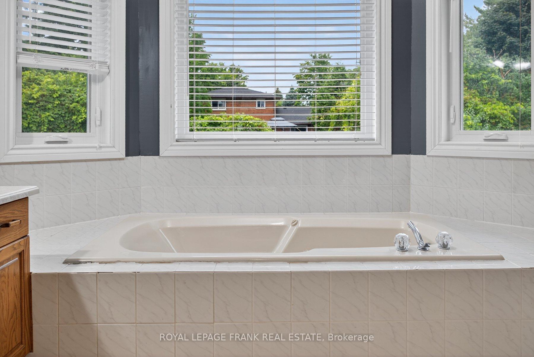 Photo 28 of 1805 Parkwood Circle, Peterborough, Monaghan Ward 2 — HOMEH