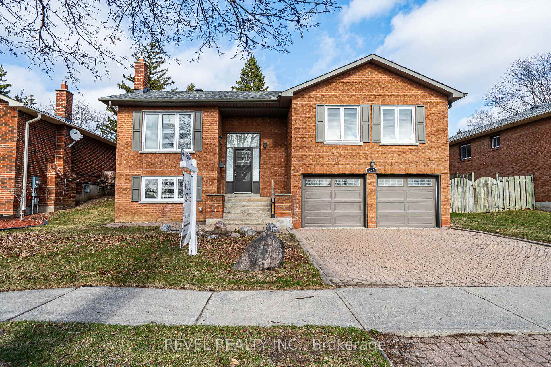 Photo 1 of 241 Glen Hill Drive, Whitby, Blue Grass Meadows — HOMEH