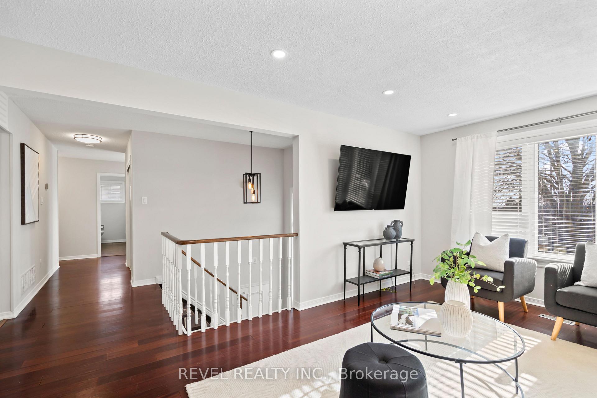 Photo 3 of 241 Glen Hill Drive, Whitby, Blue Grass Meadows — HOMEH