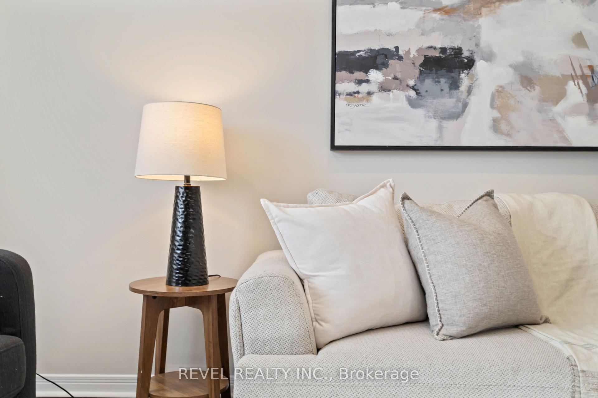 Photo 5 of 241 Glen Hill Drive, Whitby, Blue Grass Meadows — HOMEH