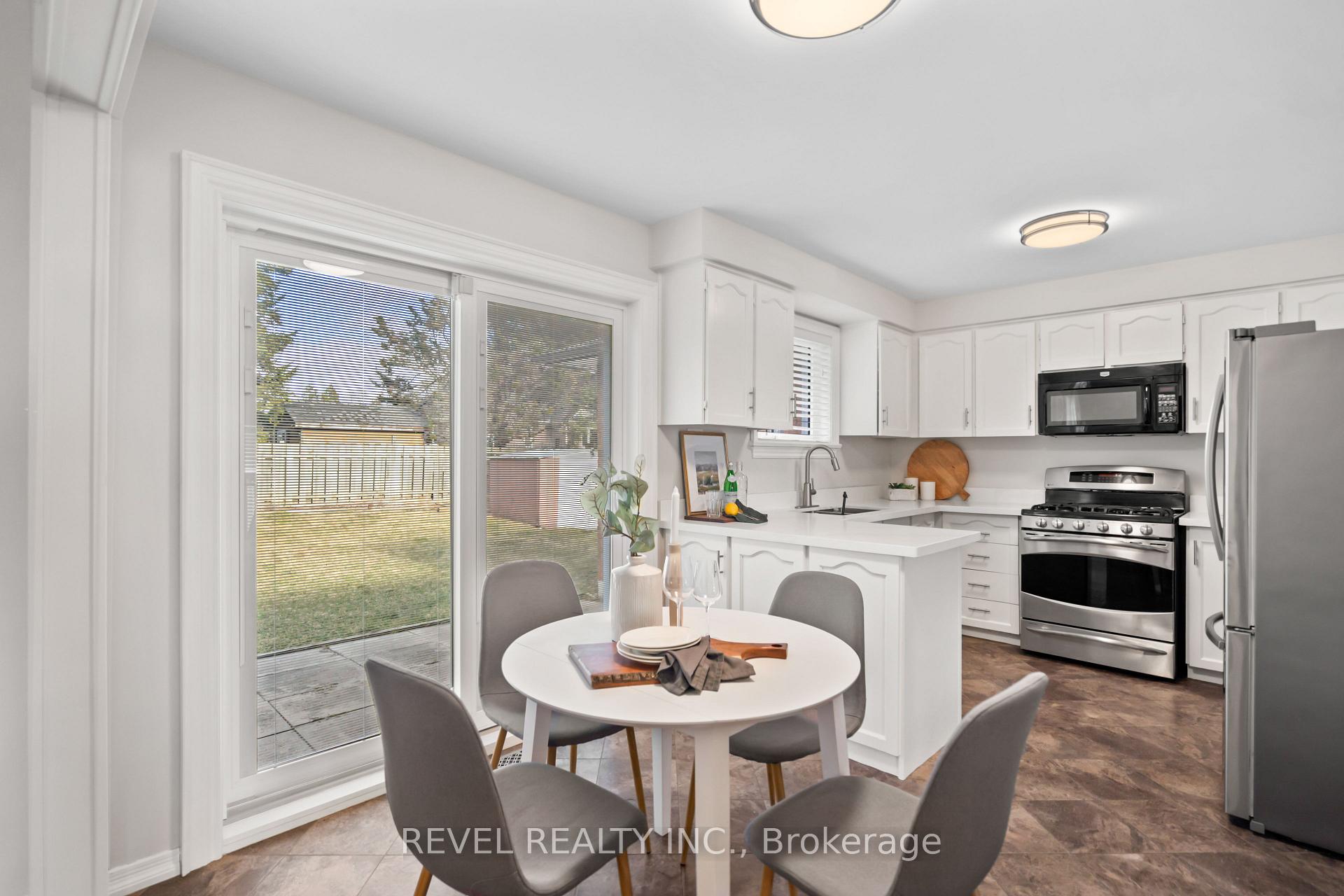 Photo 9 of 241 Glen Hill Drive, Whitby, Blue Grass Meadows — HOMEH