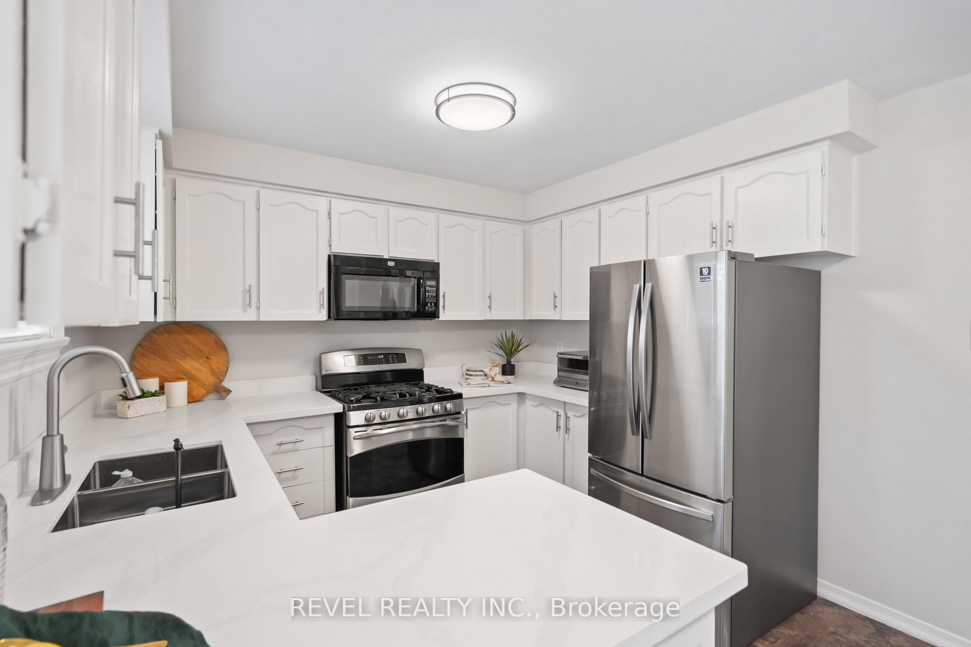 Photo 10 of 241 Glen Hill Drive, Whitby, Blue Grass Meadows — HOMEH