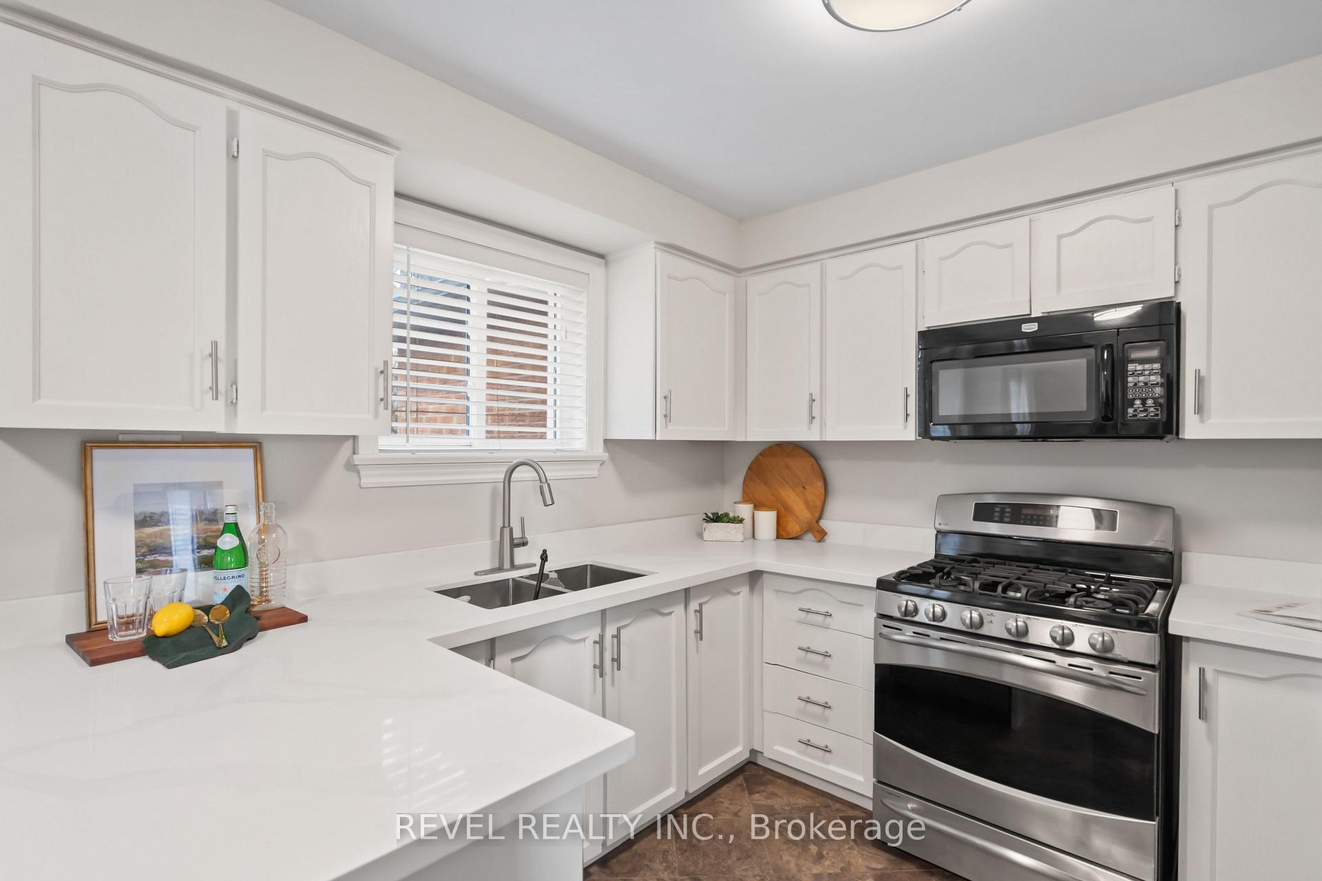 Photo 11 of 241 Glen Hill Drive, Whitby, Blue Grass Meadows — HOMEH